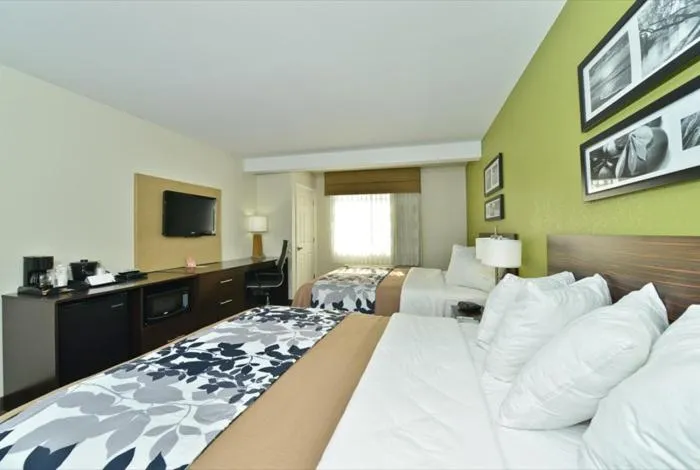 TV and multimedia, Bed in Sleep Inn & Suites Harrisburg - Hershey North