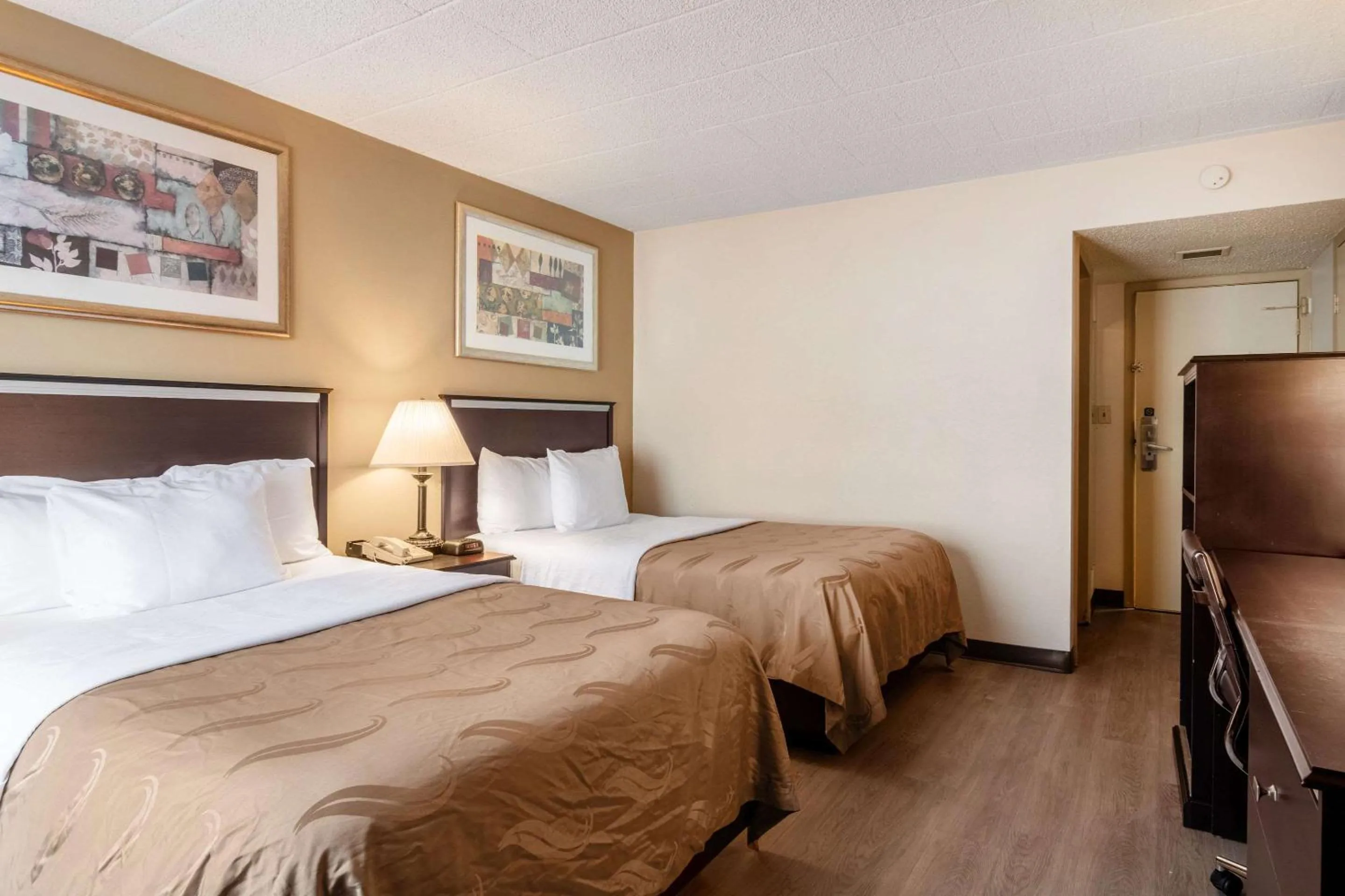 Photo of the whole room, Bed in Quality Inn & Suites