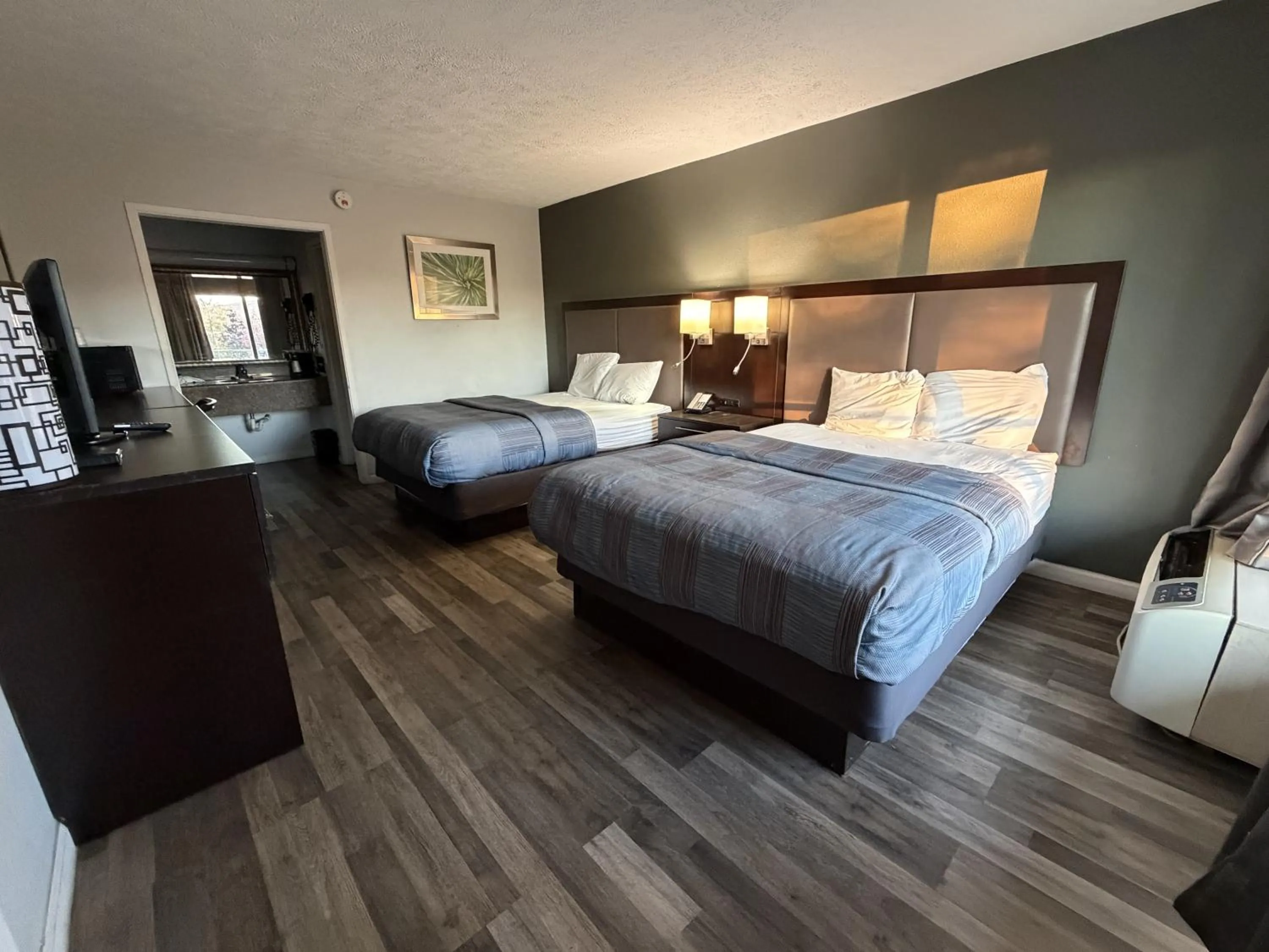 Bed in Wilkes-Barre Inn & Suites