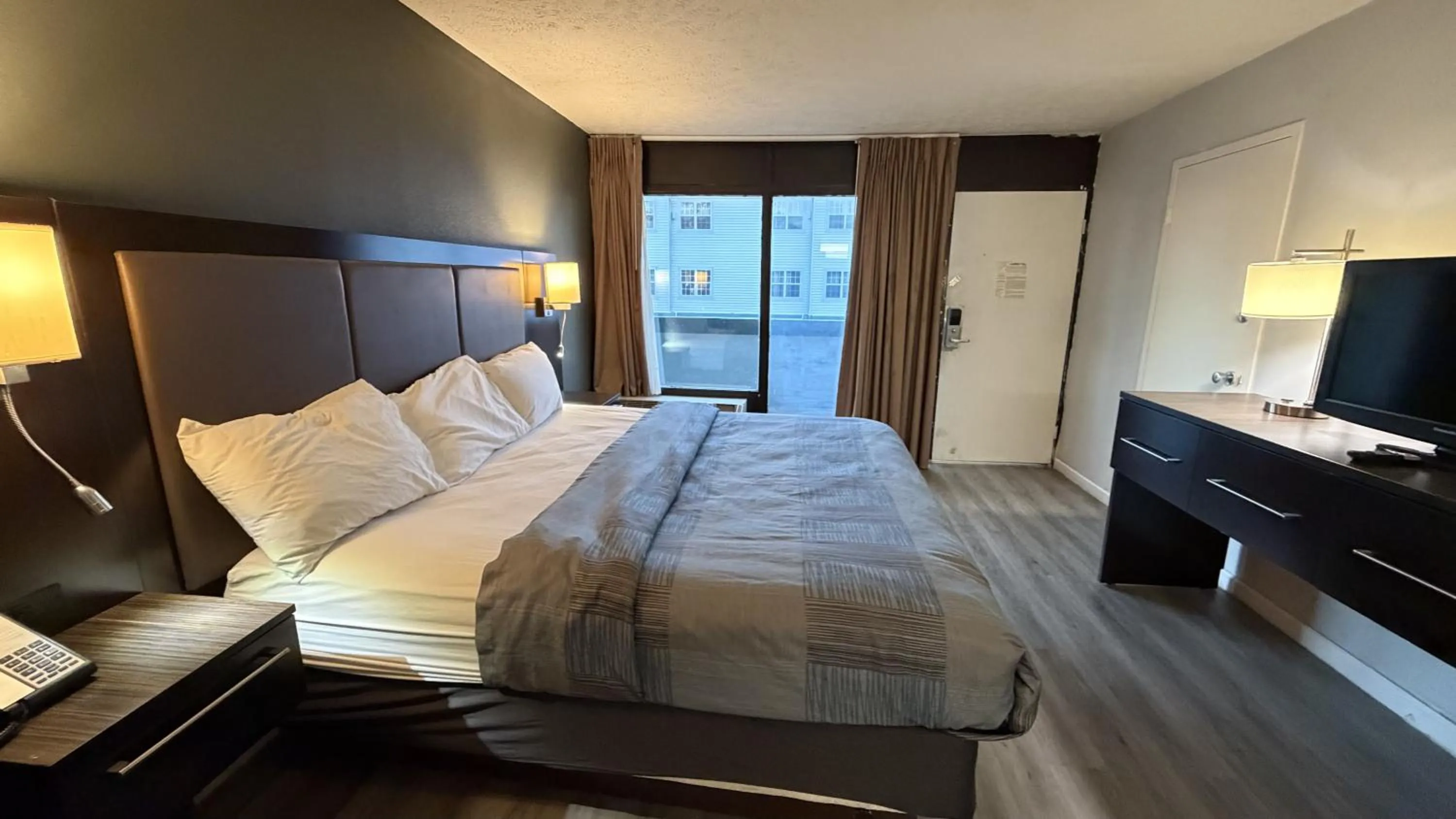 Bed in Wilkes-Barre Inn & Suites