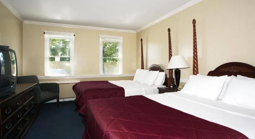 Bed in Clarion Inn Strasburg - Lancaster