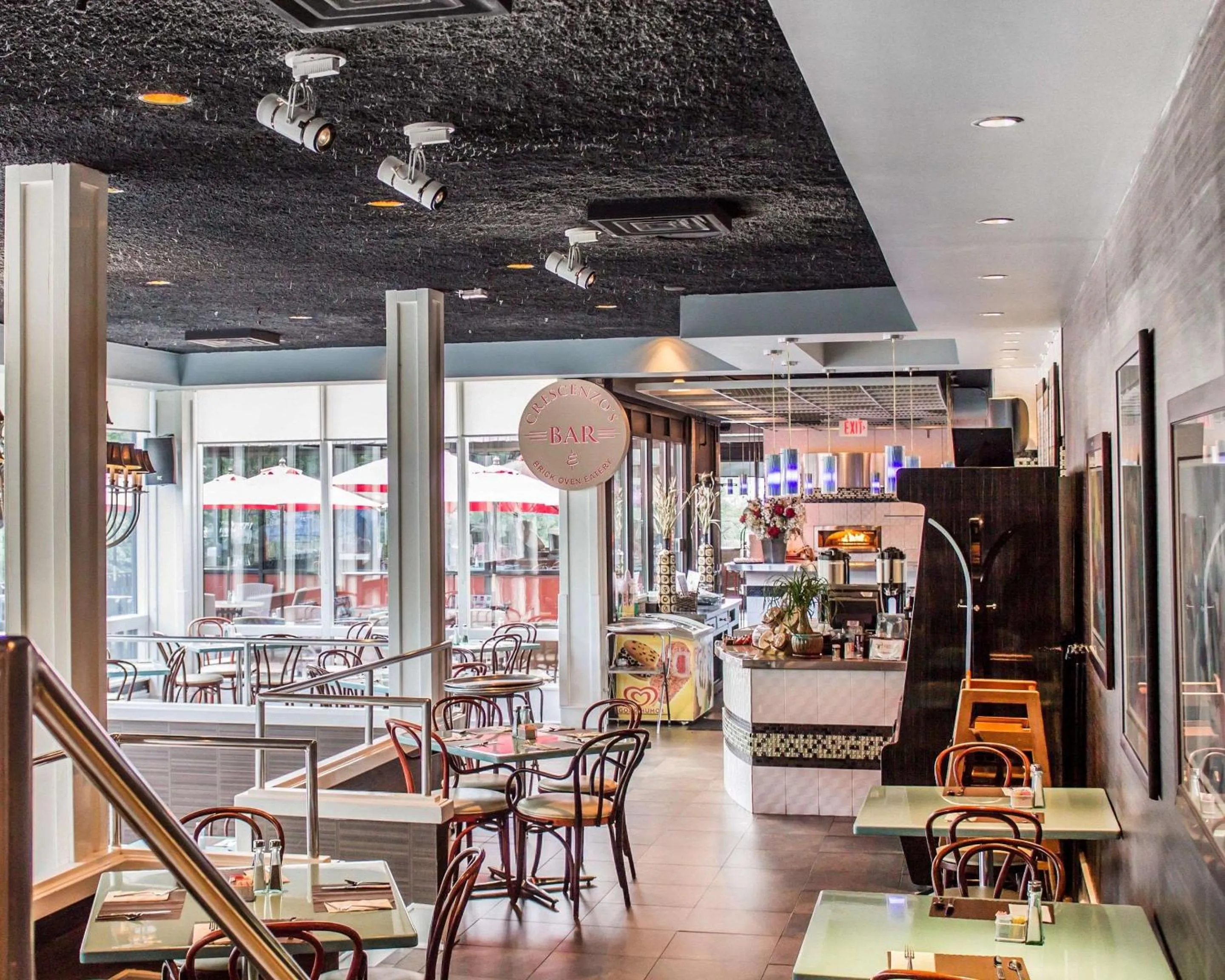 Restaurant/places to eat in The Woodlands Inn