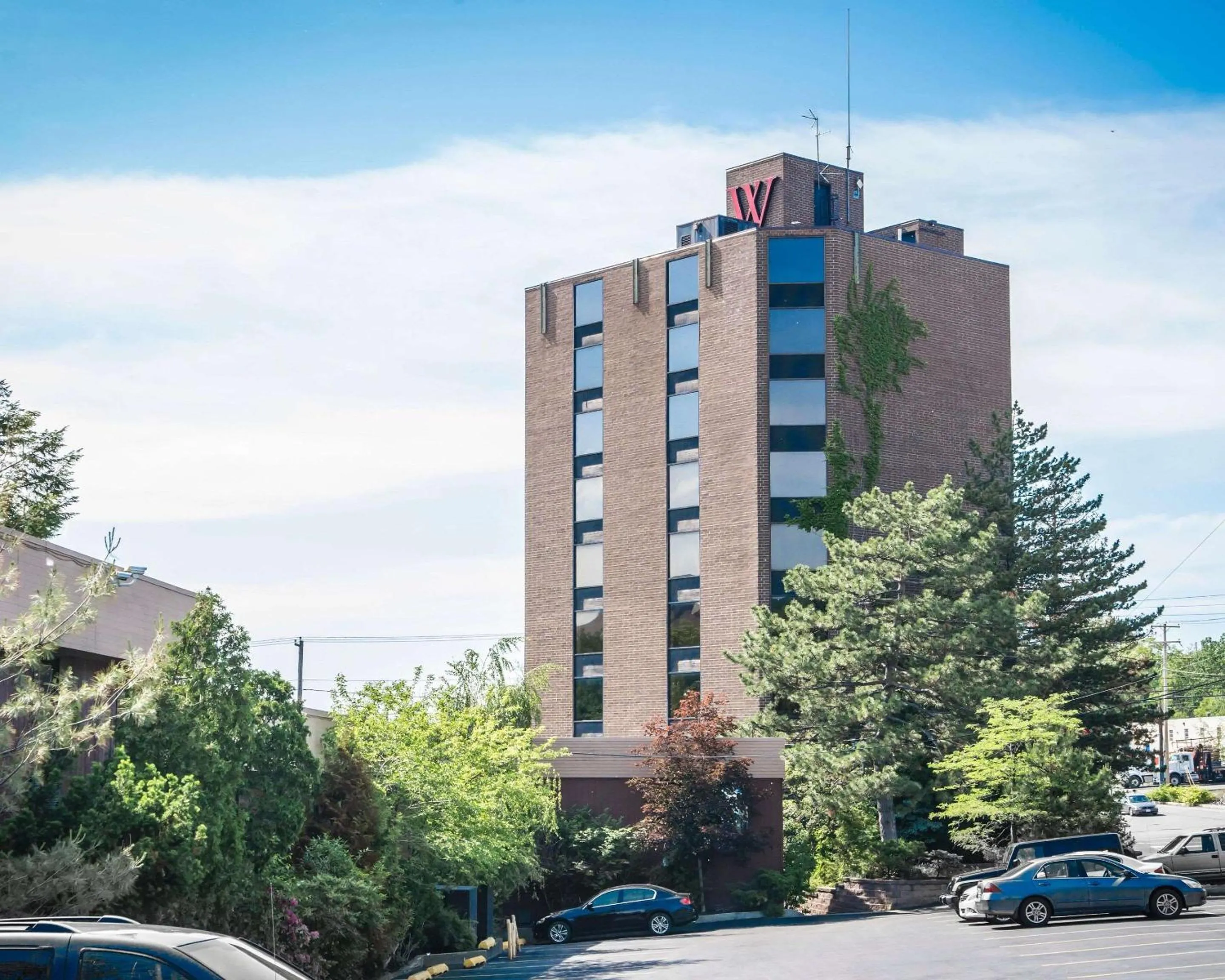 Property building in The Woodlands Inn