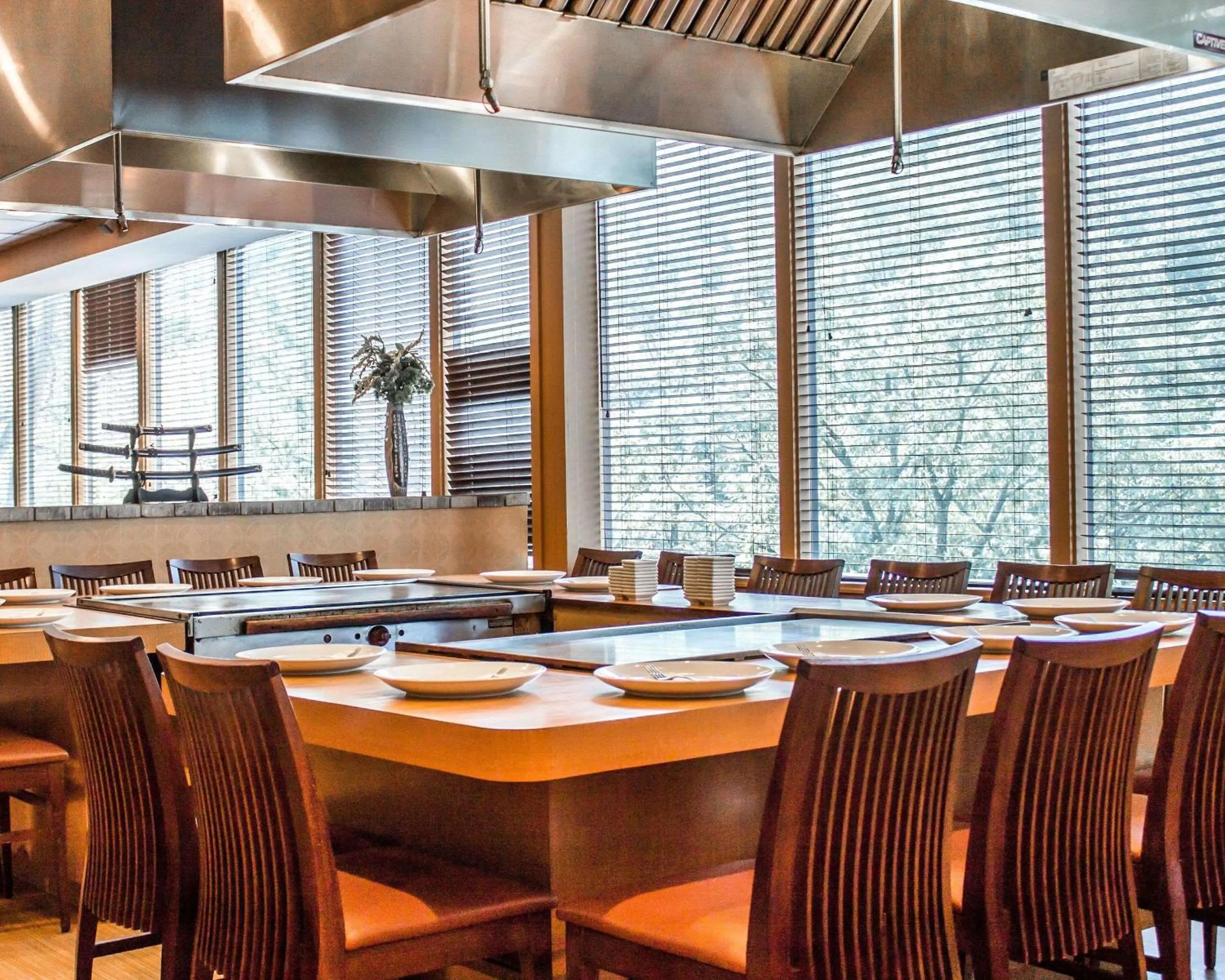 Restaurant/places to eat in The Woodlands Inn