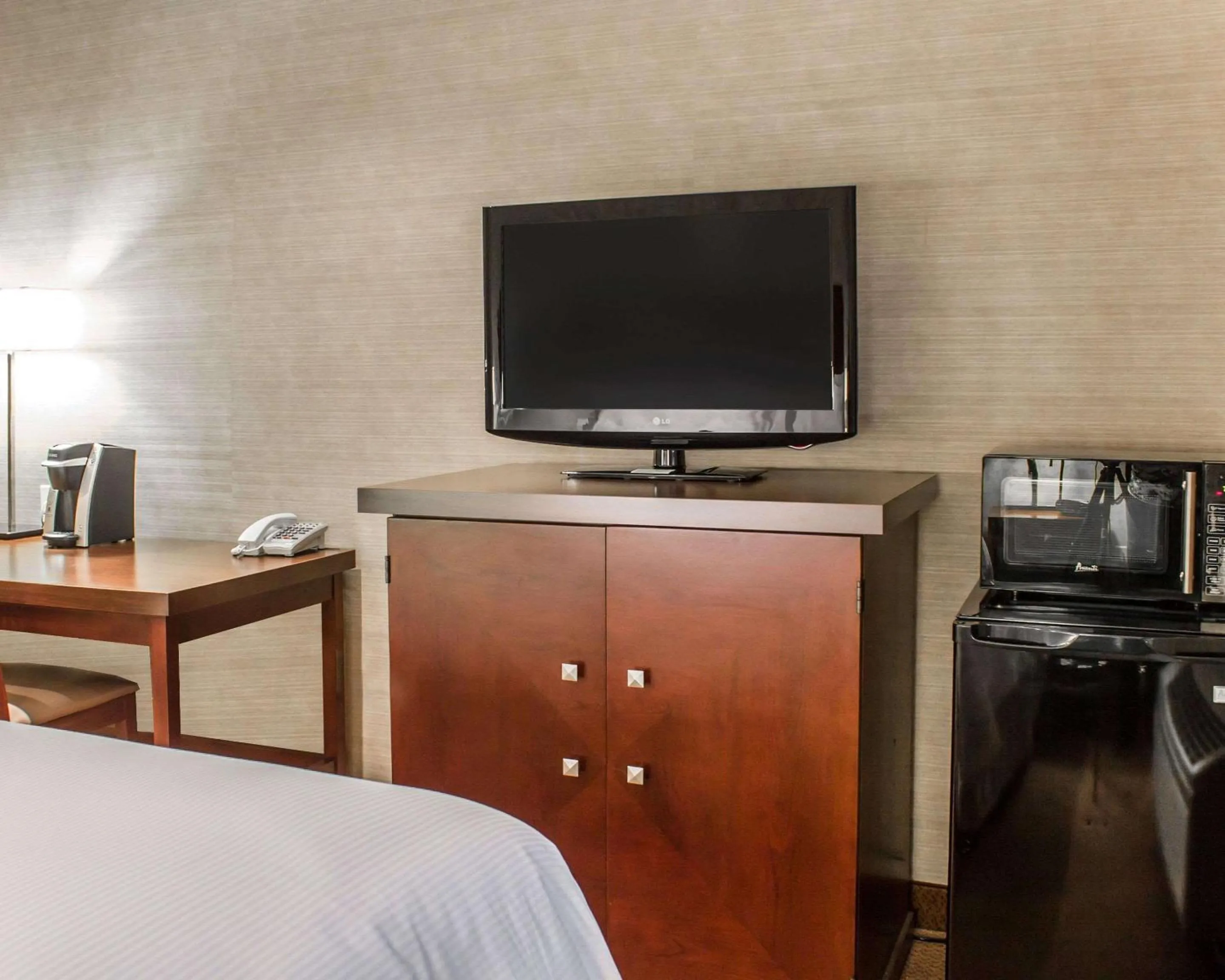 Photo of the whole room in The Woodlands Inn