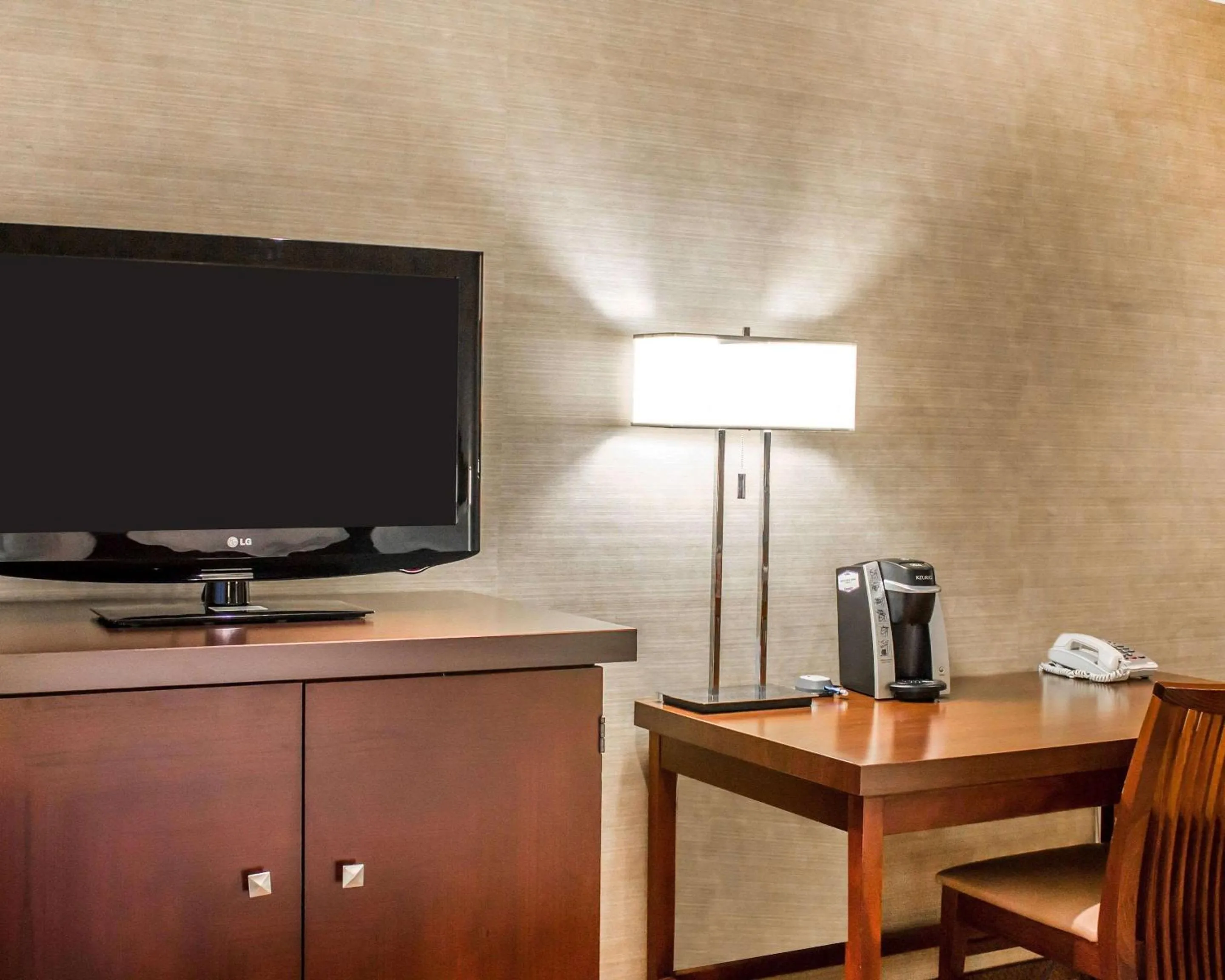 Photo of the whole room in The Woodlands Inn