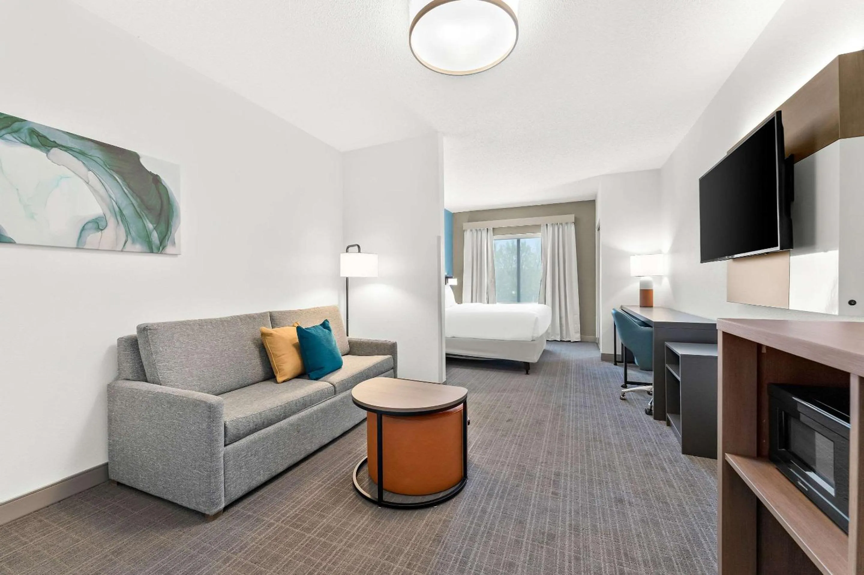 Living room, Bed in Comfort Inn & Suites Tunkhannock