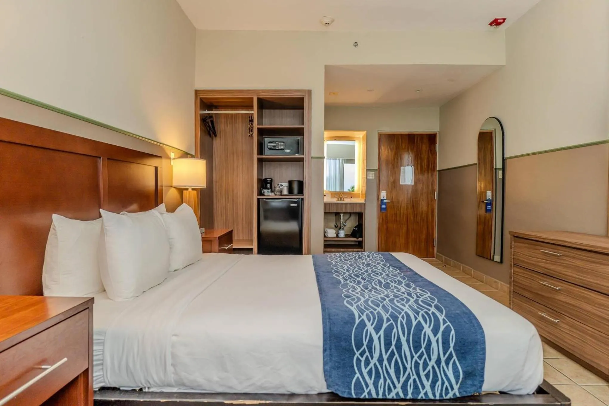 Bedroom, Bed in Comfort Inn & Suites