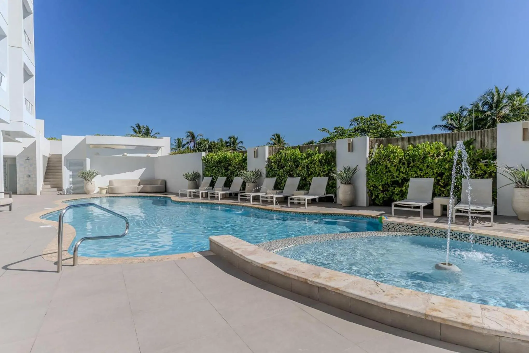 Swimming pool in Comfort Inn & Suites