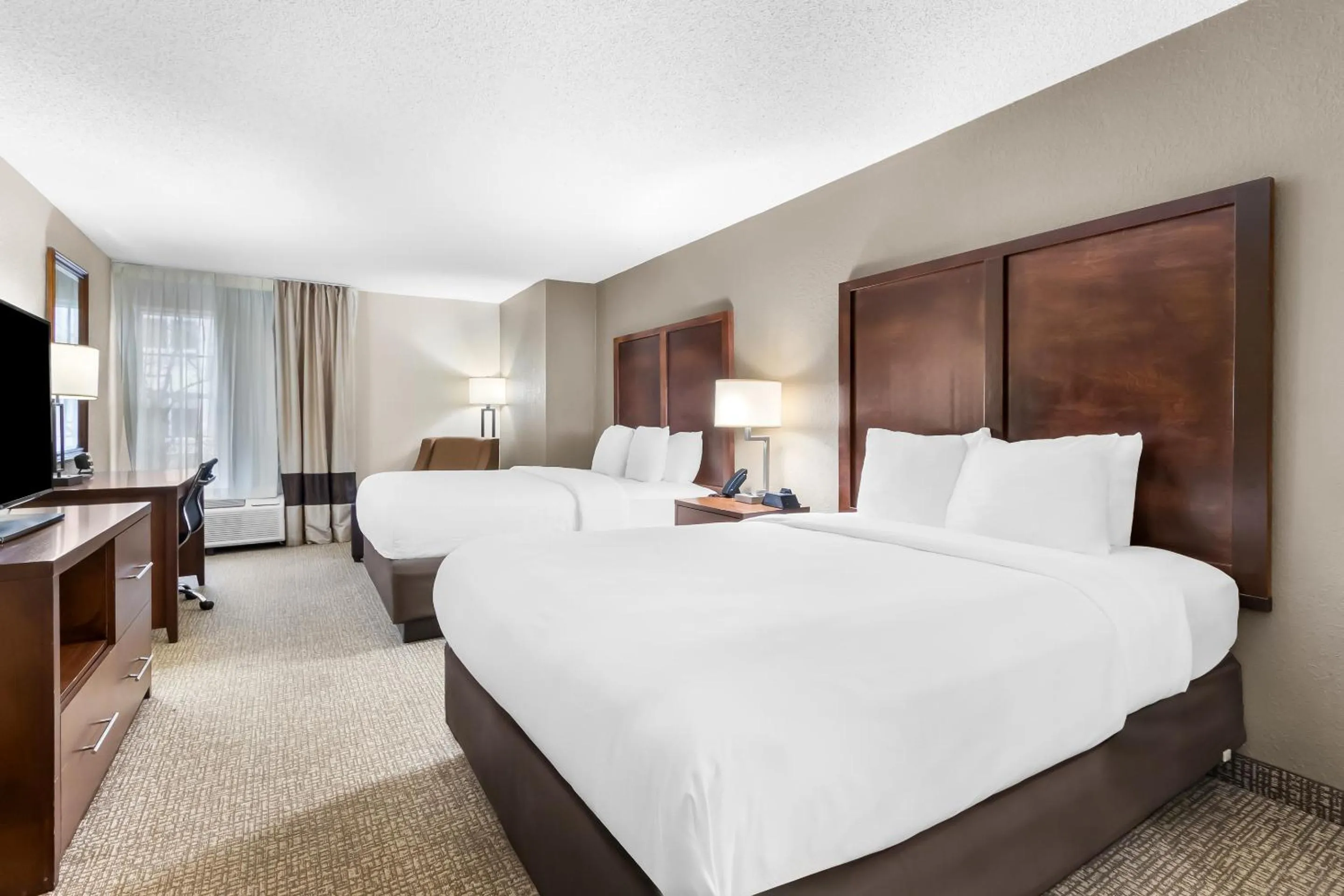 Photo of the whole room, Bed in Comfort Suites Sumter near Shaw AFB