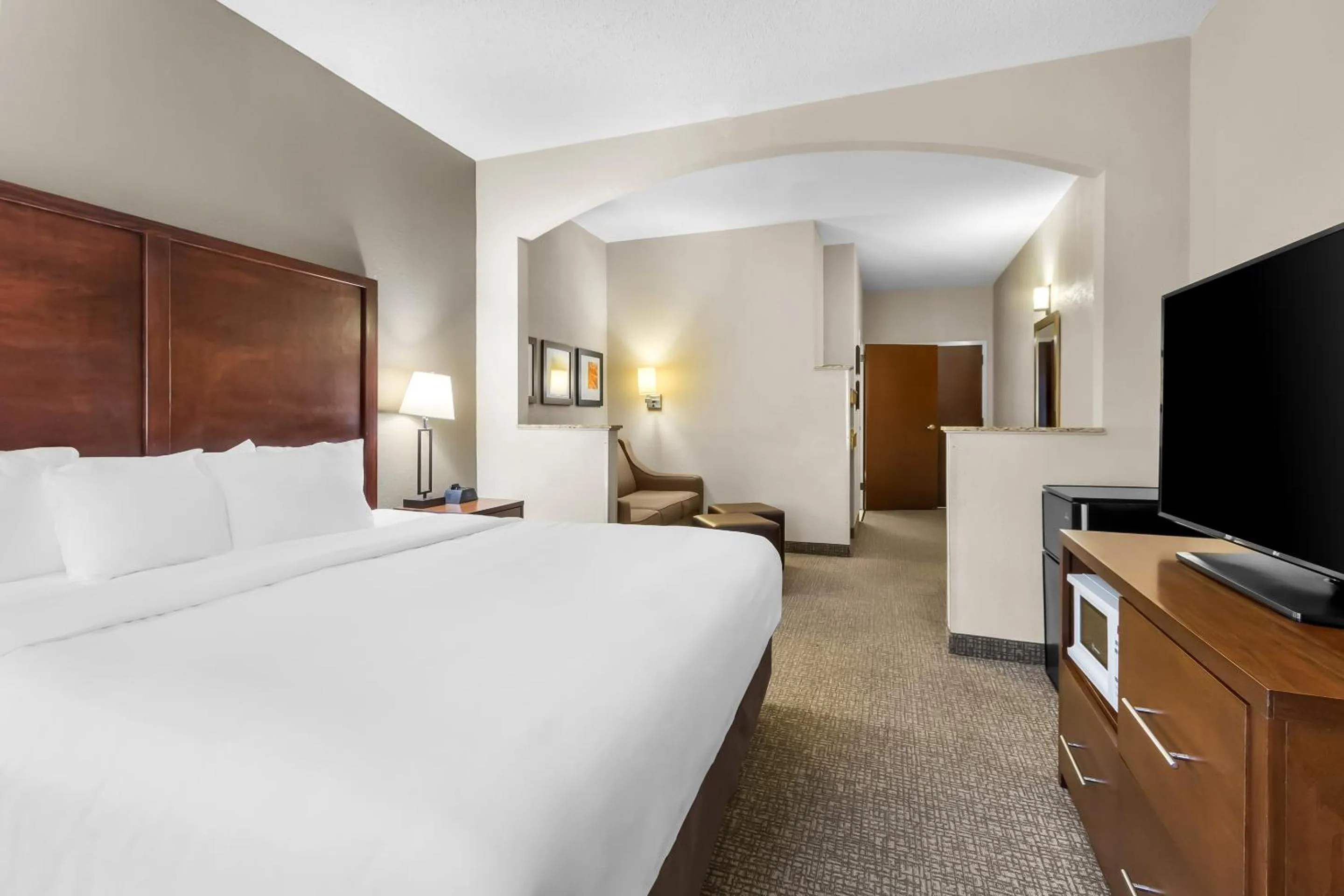 Photo of the whole room, Bed in Comfort Suites Sumter near Shaw AFB