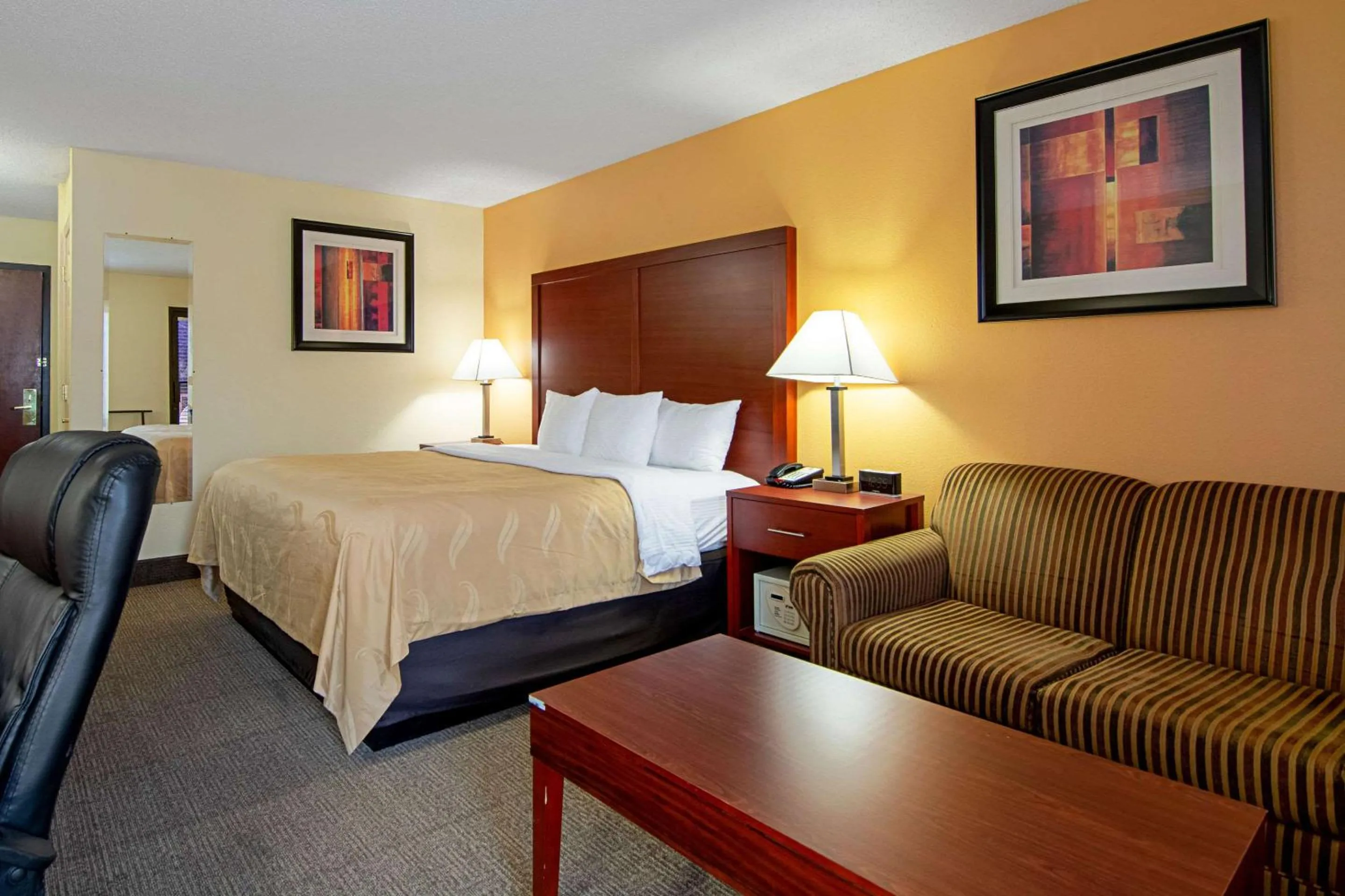 Photo of the whole room, Bed in Quality Inn & Suites Richburg I-77