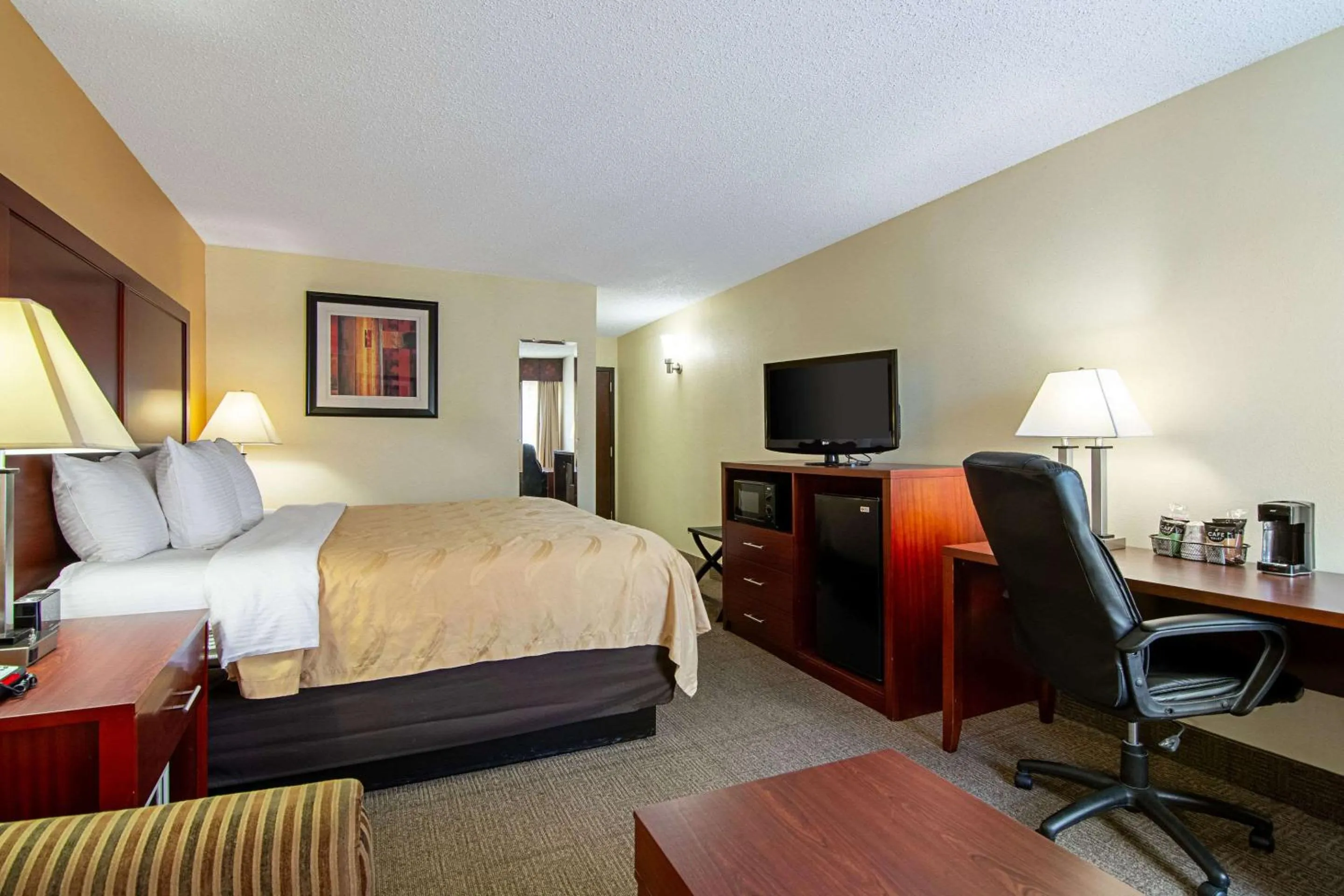 Photo of the whole room, Bed in Quality Inn & Suites Richburg I-77