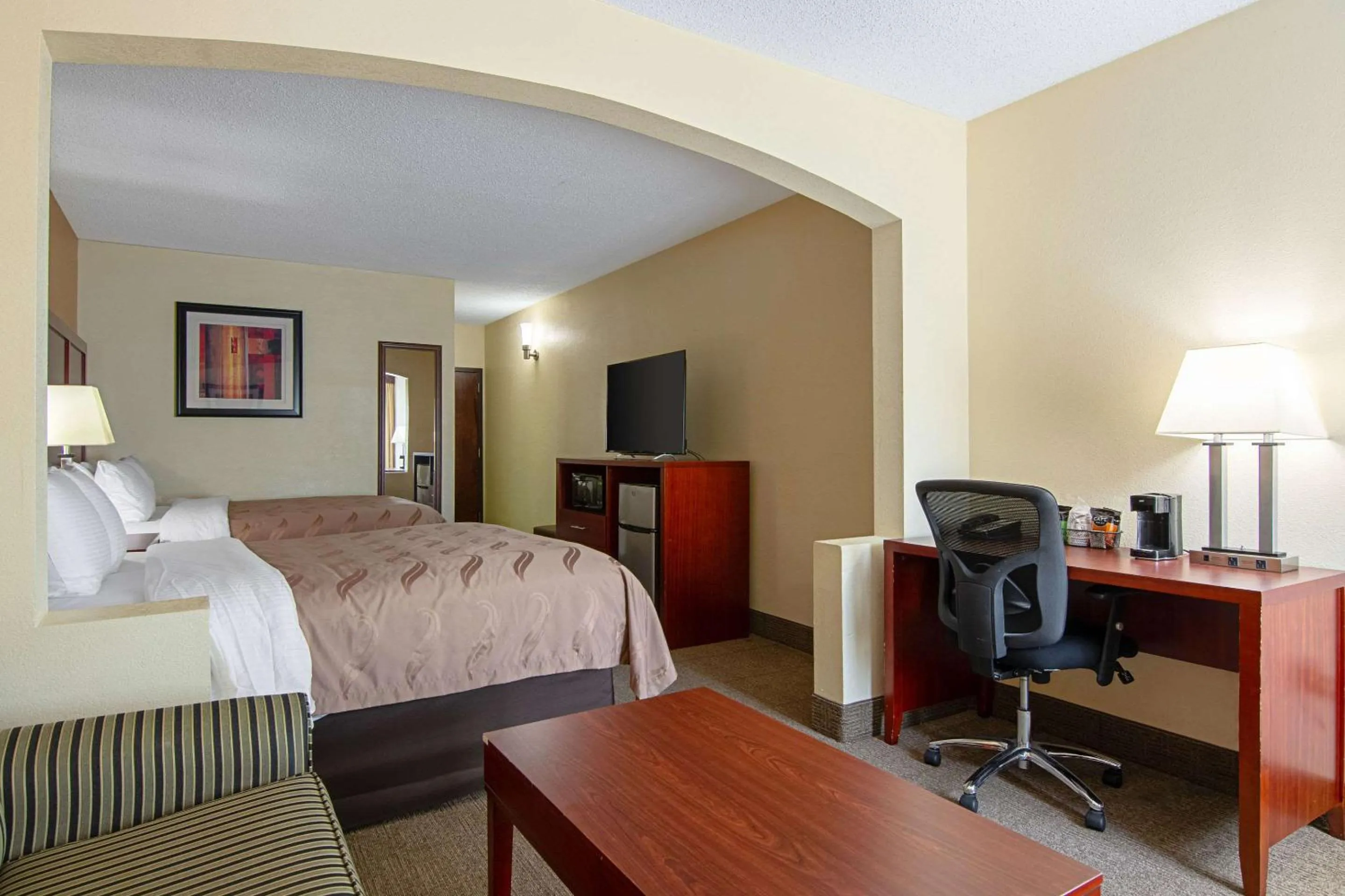 Photo of the whole room, Bed in Quality Inn & Suites Richburg I-77