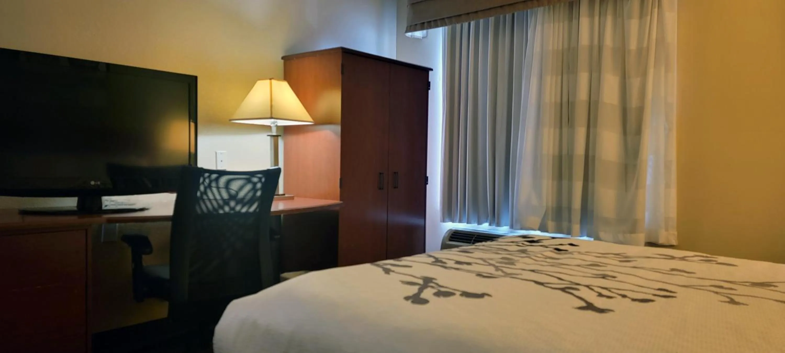 TV and multimedia, Bed in Sleep Inn Near Ft Jackson