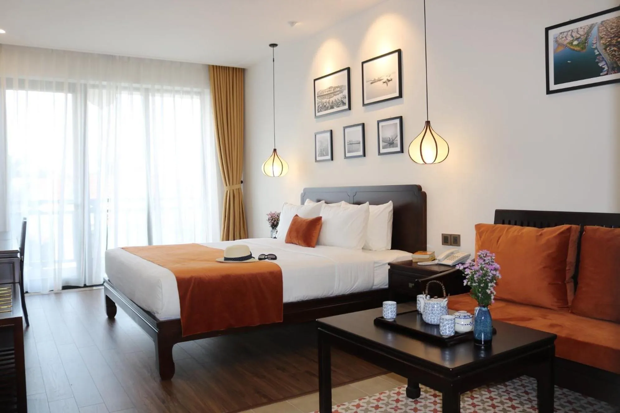 Photo of the whole room, Bed in Roxana River Villa