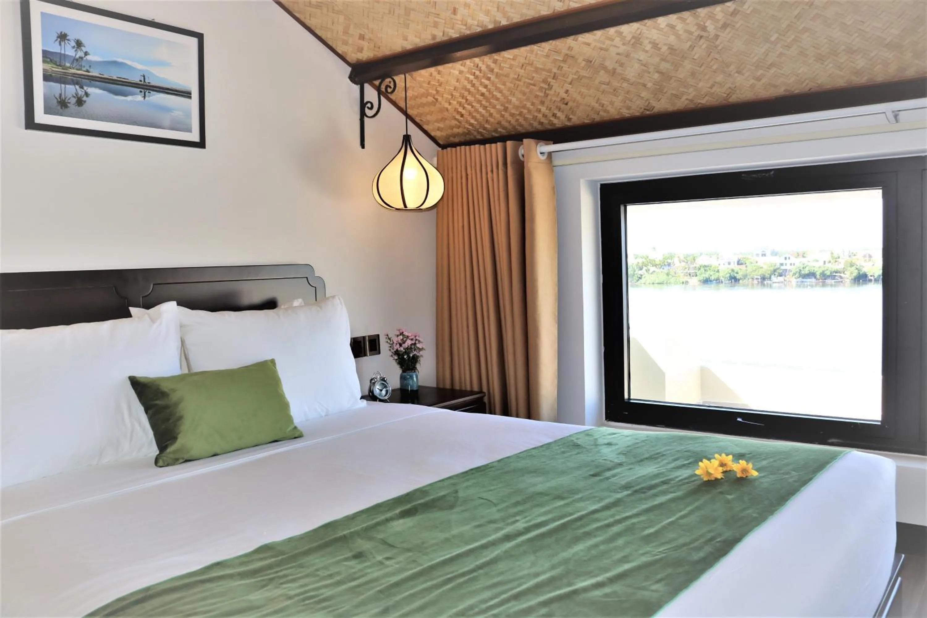 Bed in Roxana River Villa