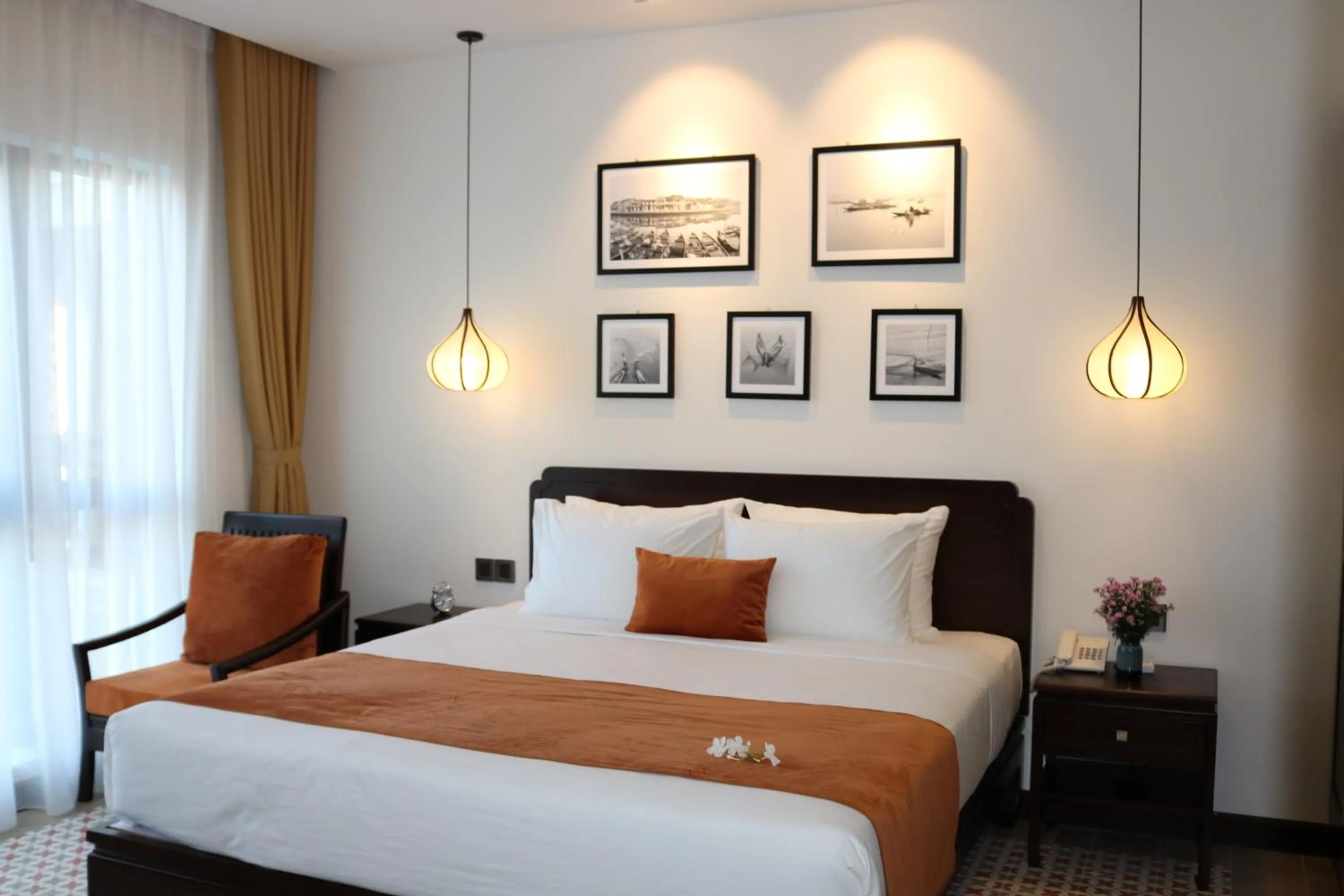 Deluxe King Room in Roxana River Villa