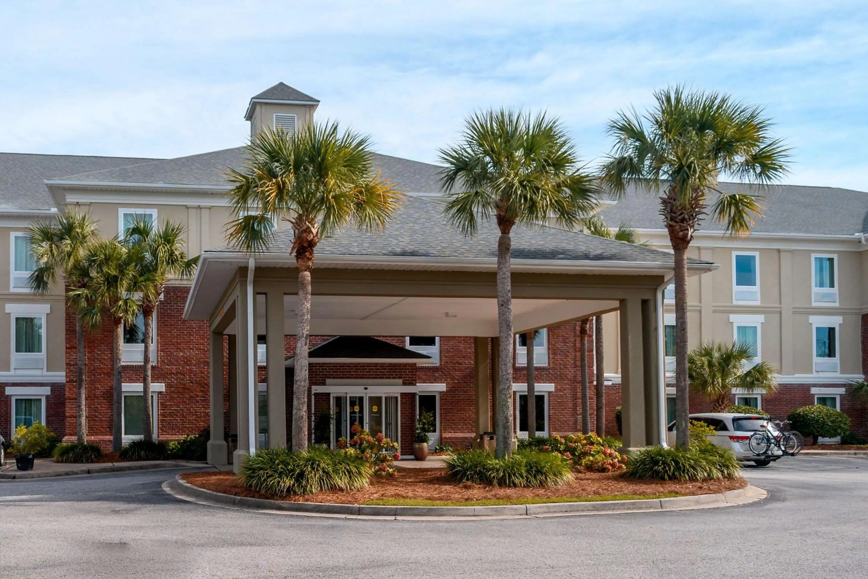 Property building in Comfort Inn & Suites Patriots Point
