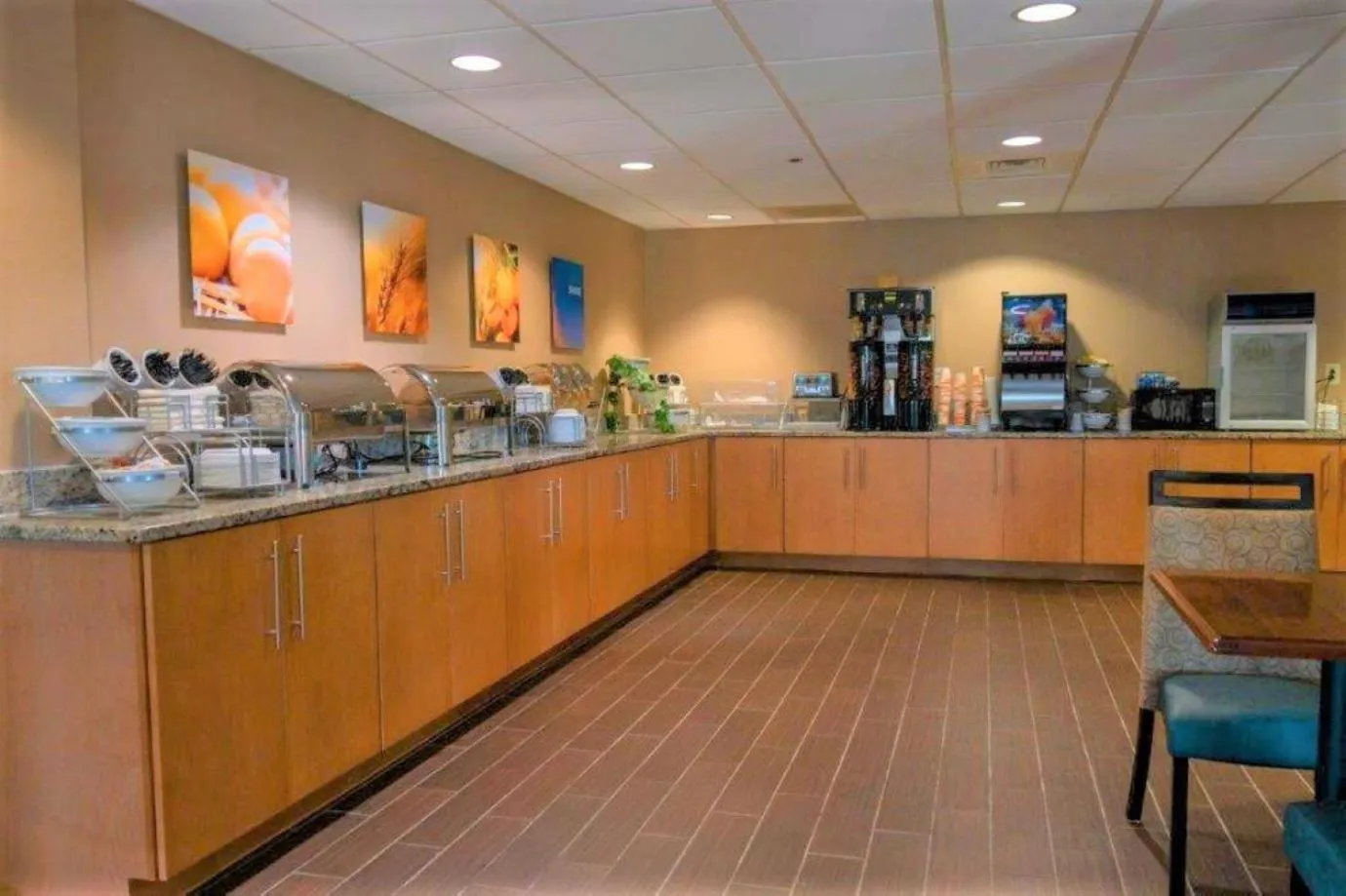 Breakfast in Comfort Inn & Suites Patriots Point