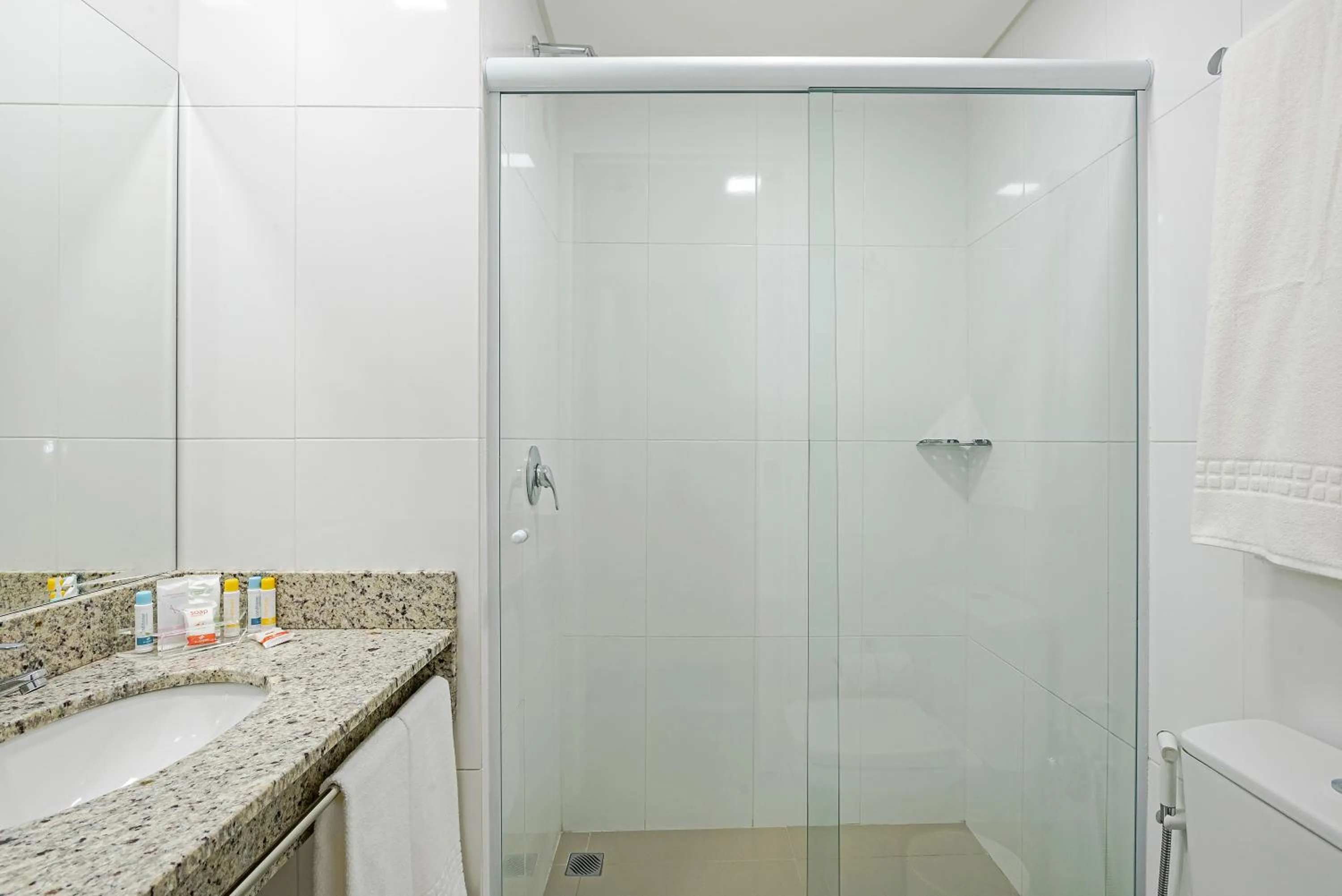 Bathroom in Slim Curitiba João Bettega