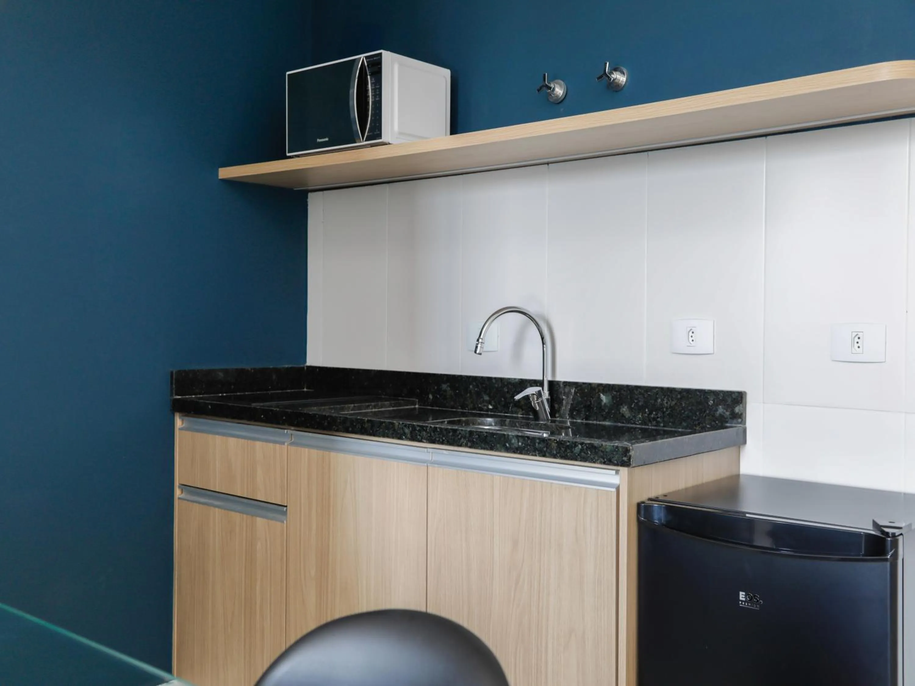 Kitchen or kitchenette in Slim Curitiba João Bettega