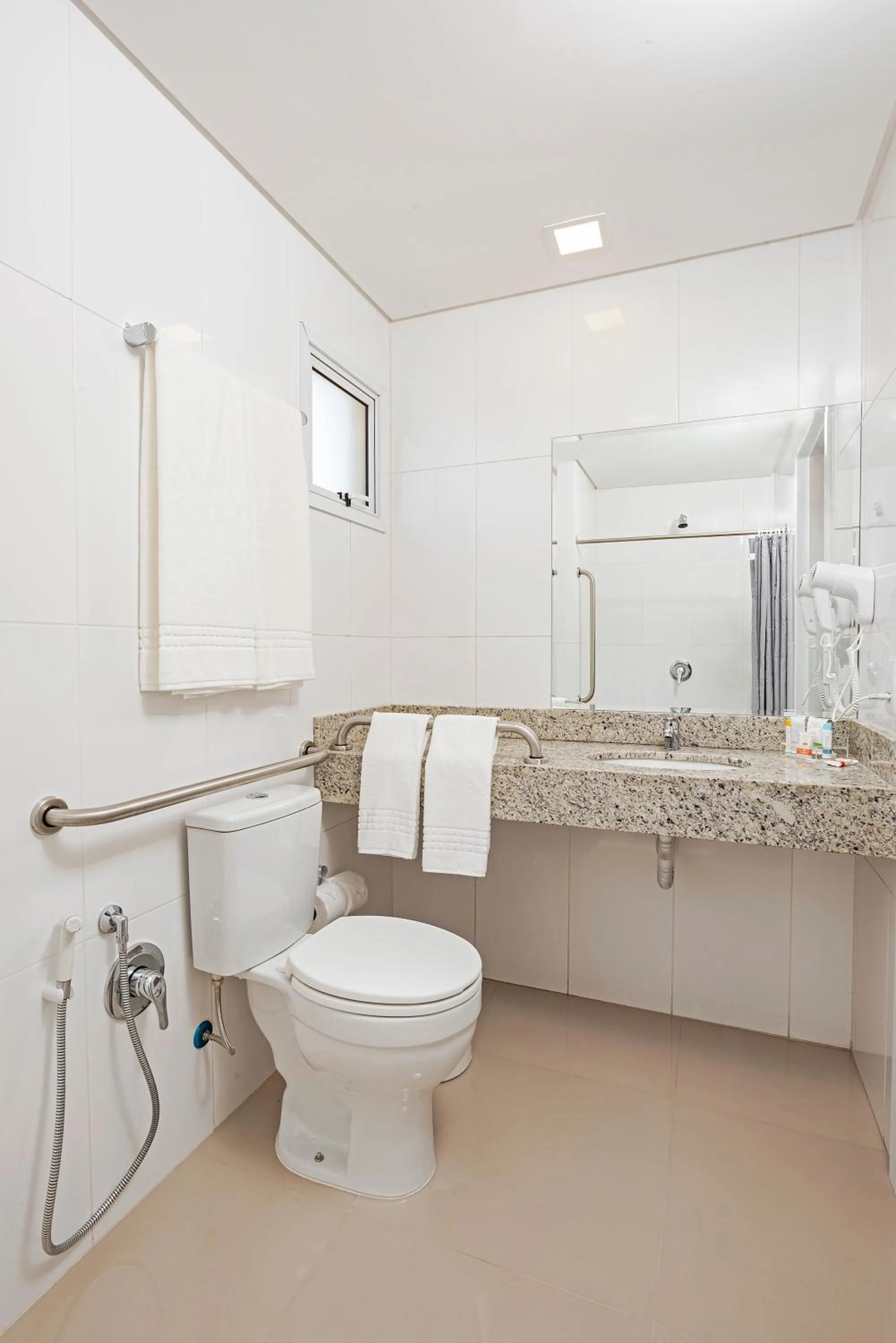 Toilet in Slim Curitiba João Bettega