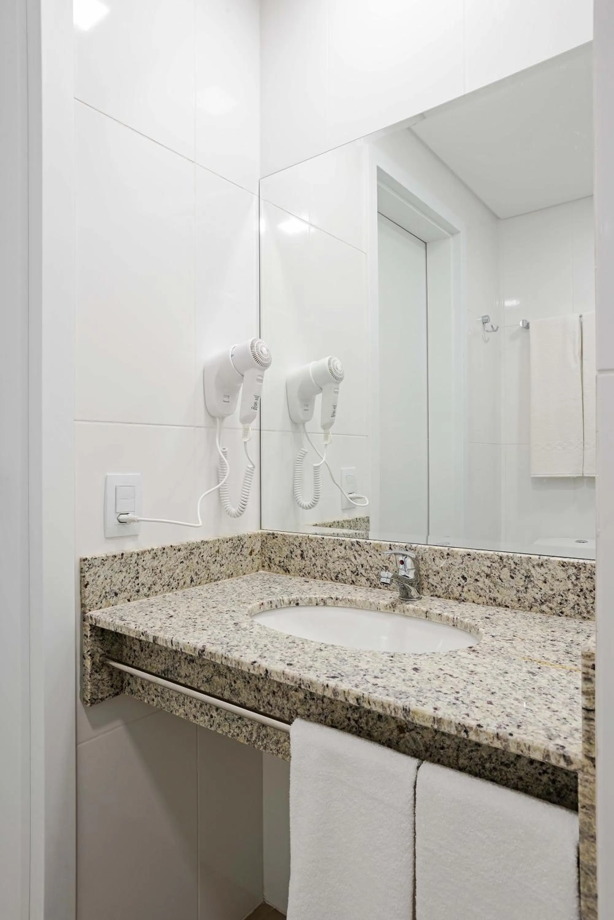 Bathroom in Slim Curitiba João Bettega