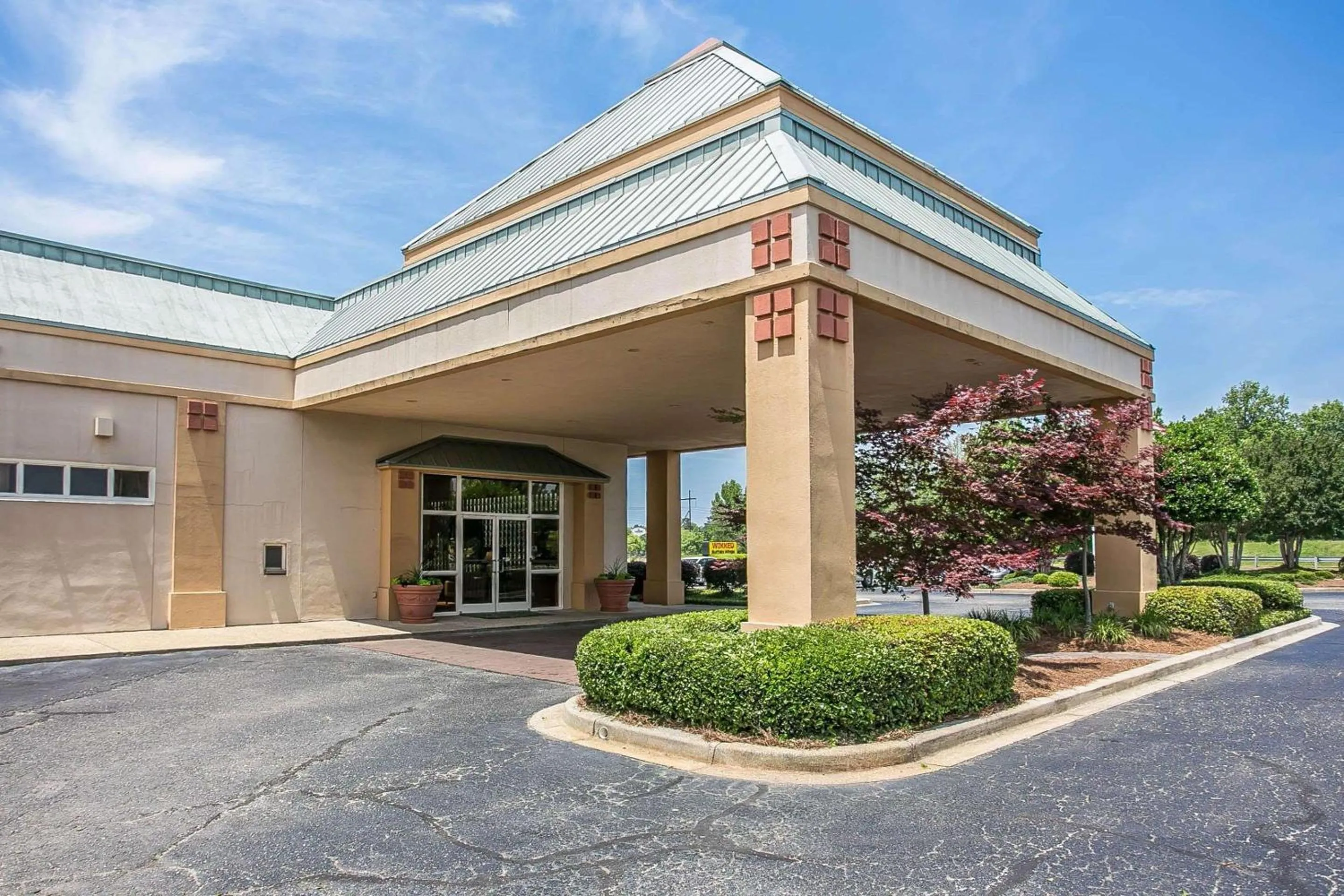 Property building in Quality Inn Sumter