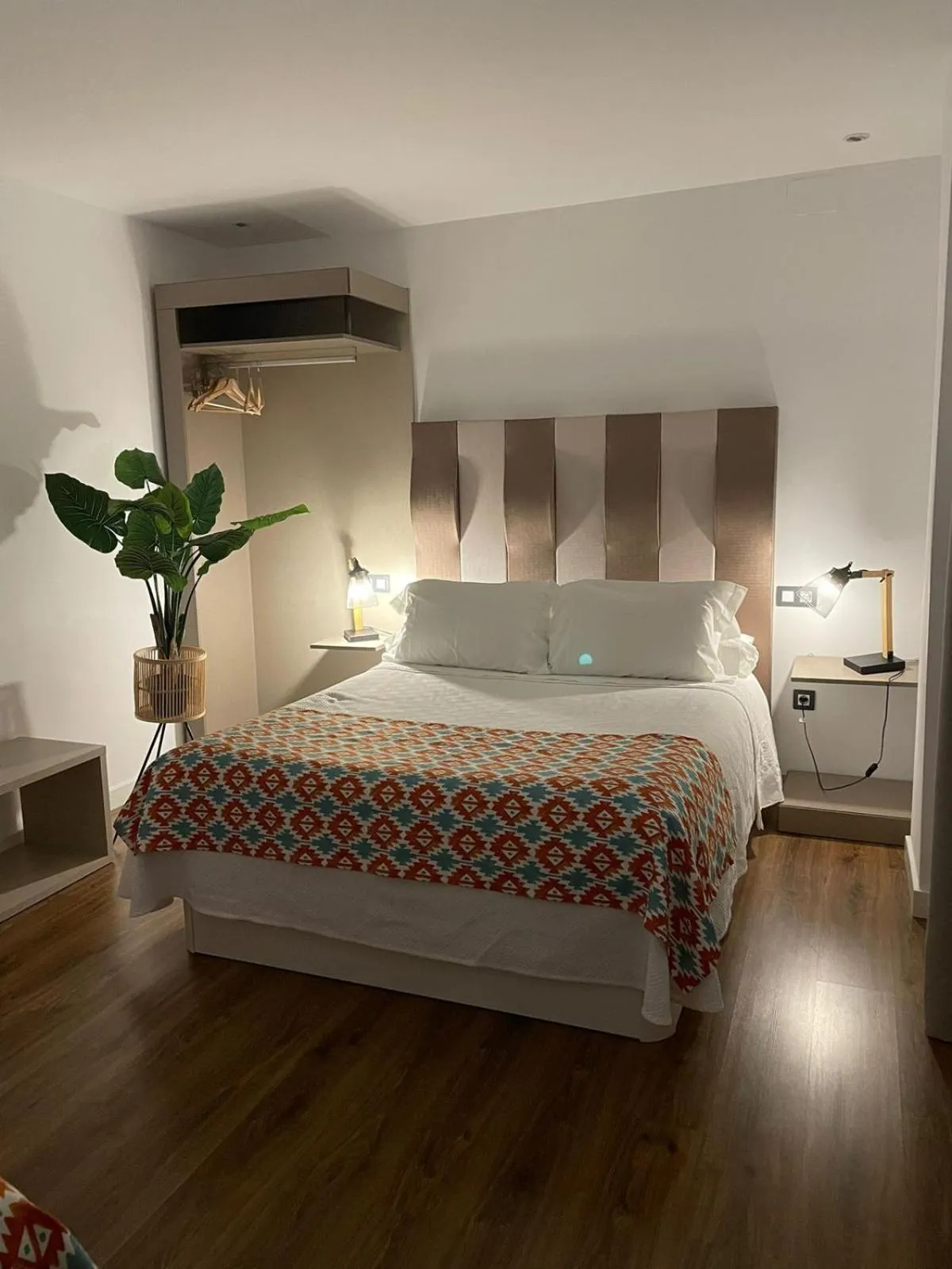 Bedroom, Bed in Hotel QB Almagro Centro