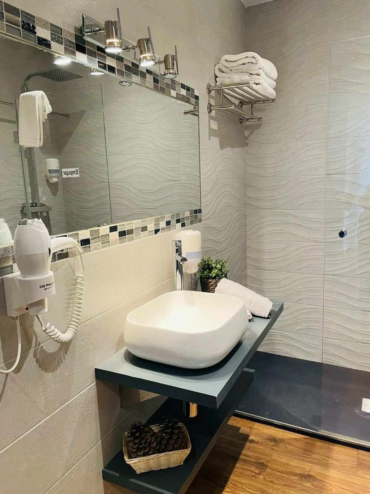 Toilet in Hotel QB Almagro Centro