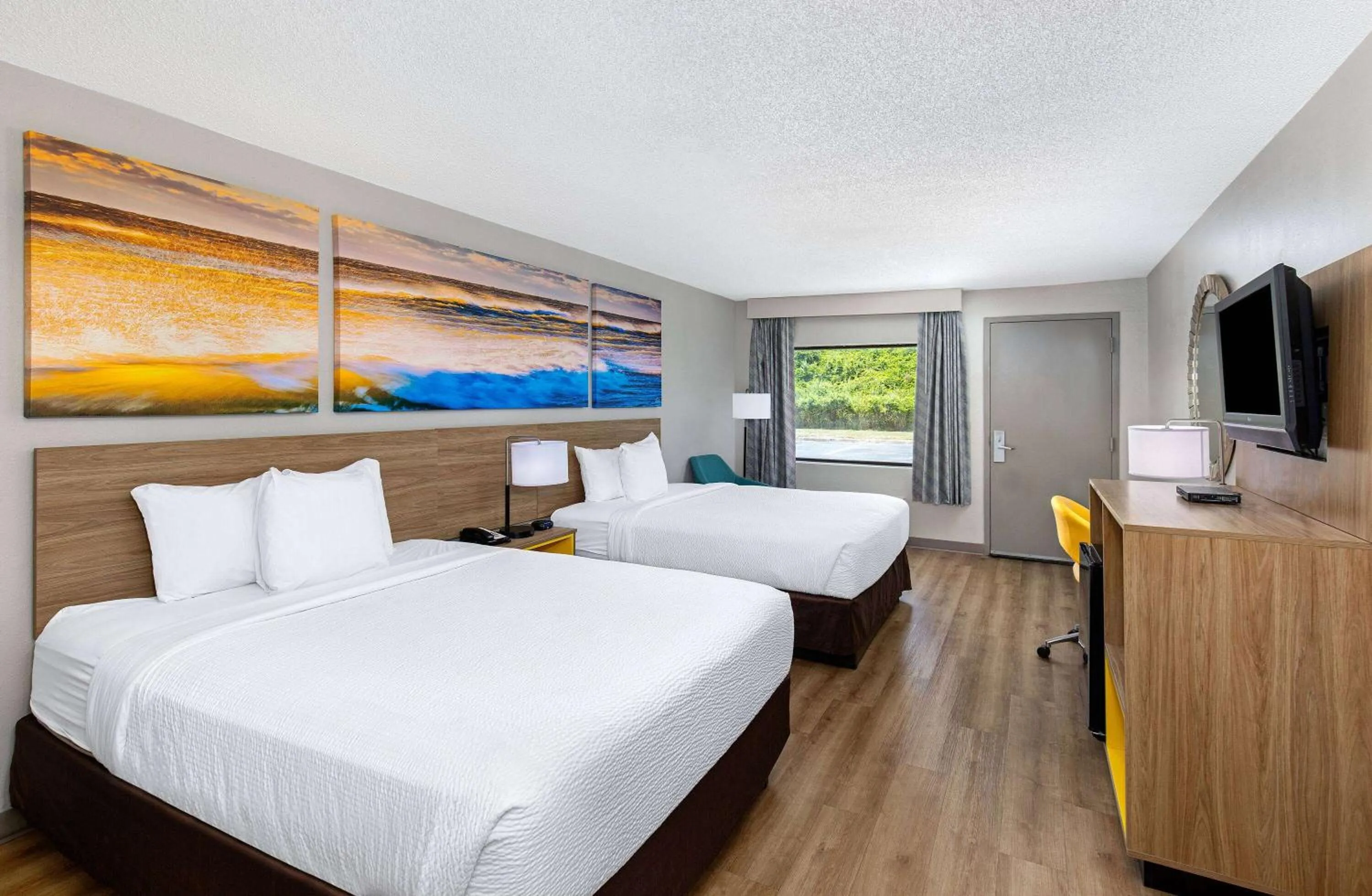 Photo of the whole room, Bed in Days Inn by Wyndham St George