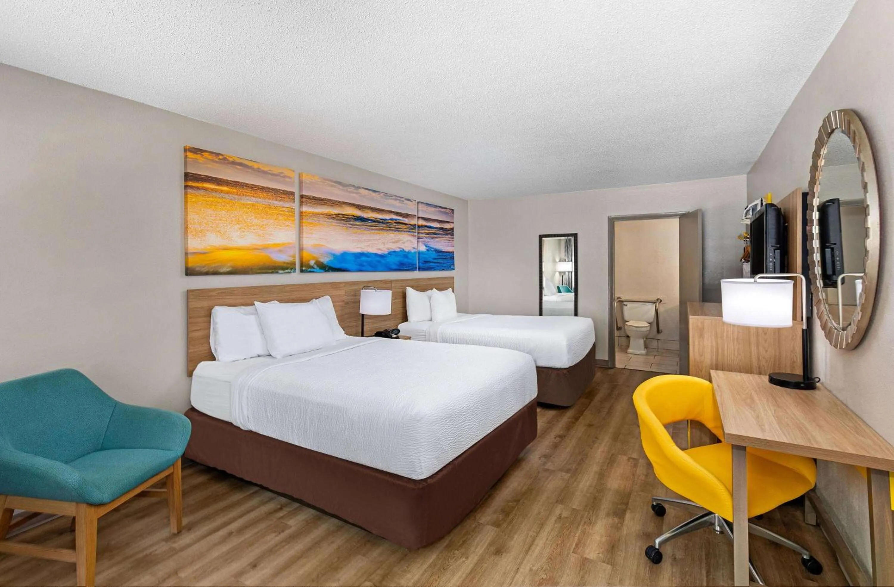 Photo of the whole room, Bed in Days Inn by Wyndham St George