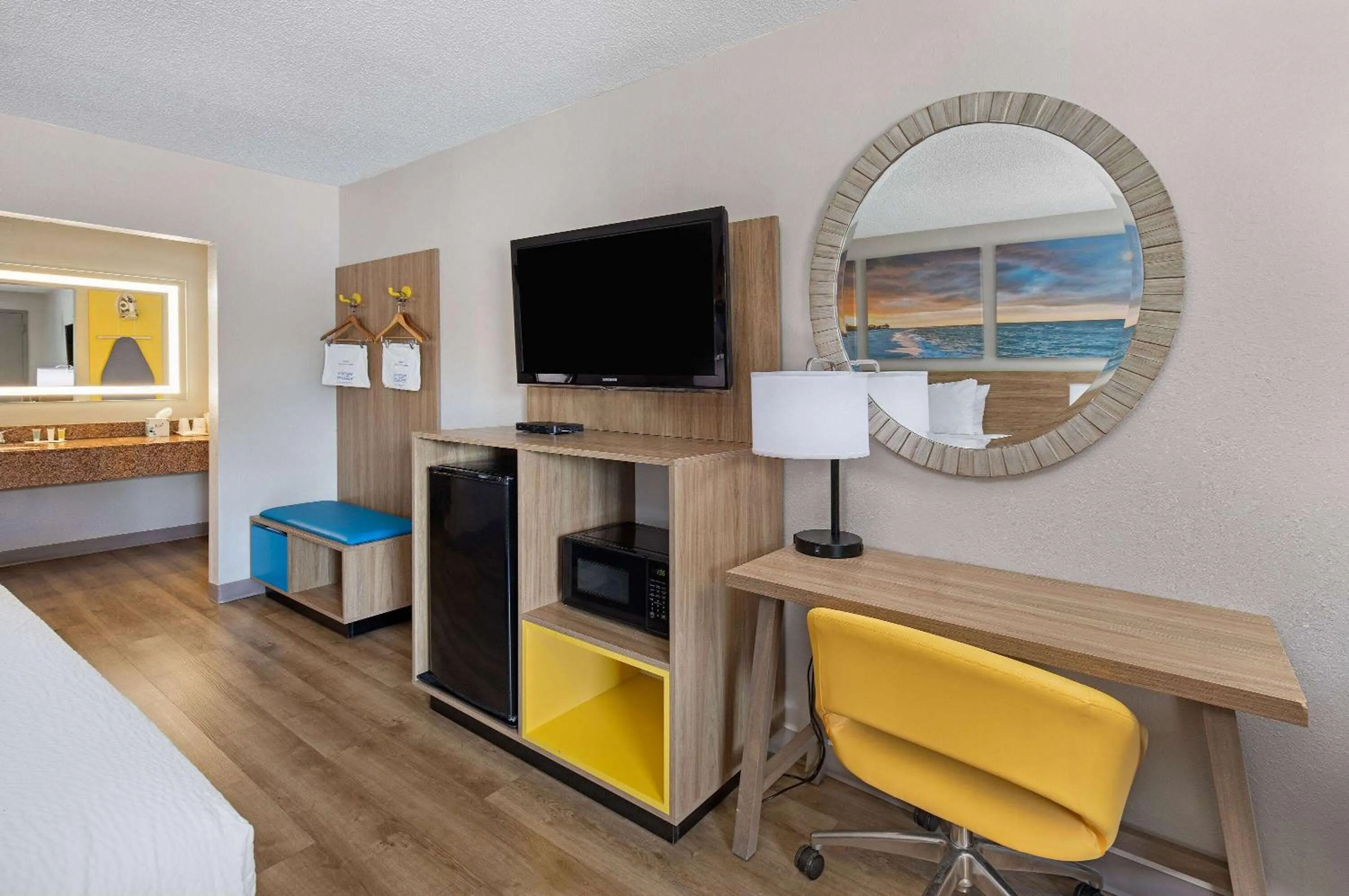 Photo of the whole room, Bed in Days Inn by Wyndham St George