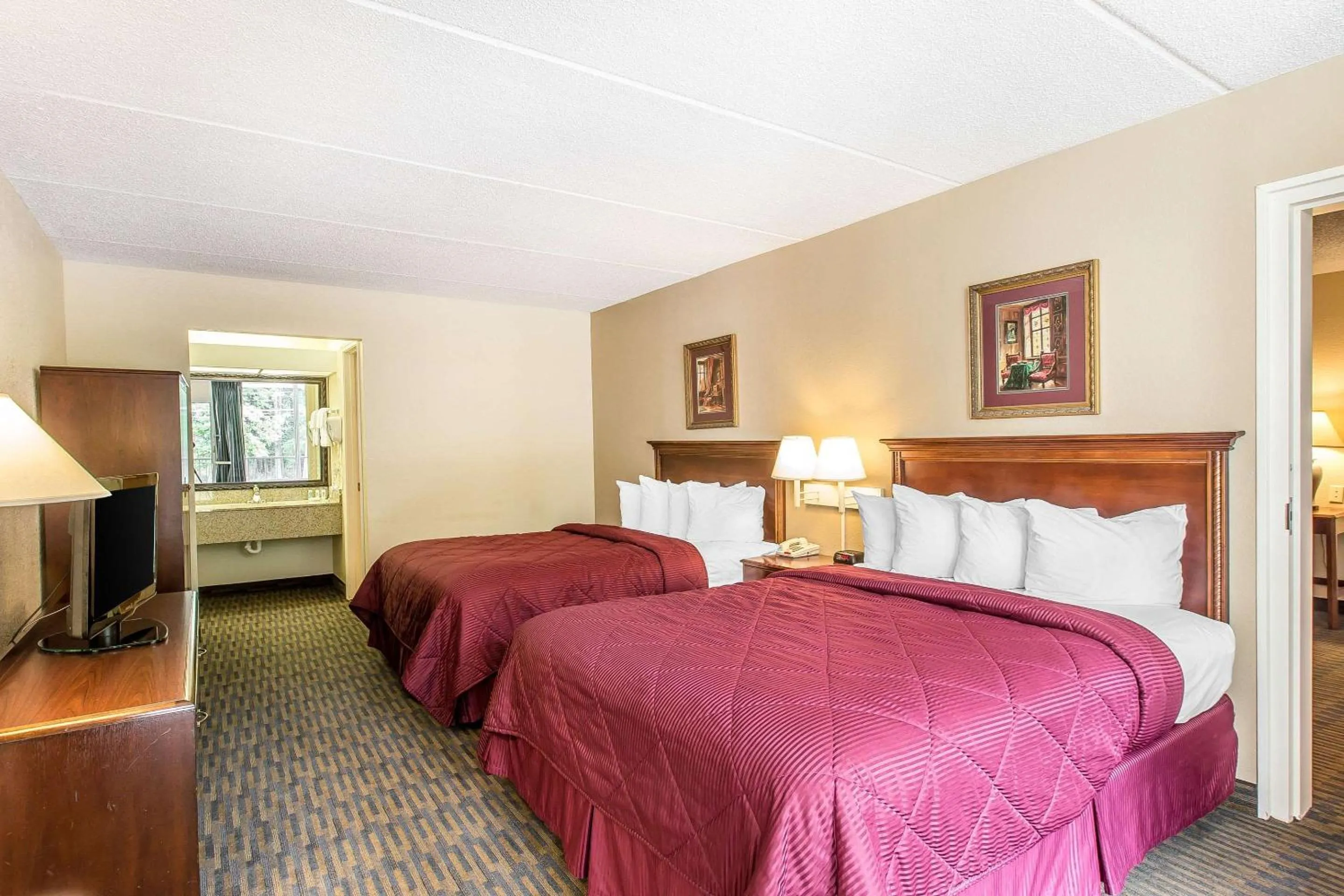 Photo of the whole room, Bed in Quality Inn & Suites Easley - Greenville