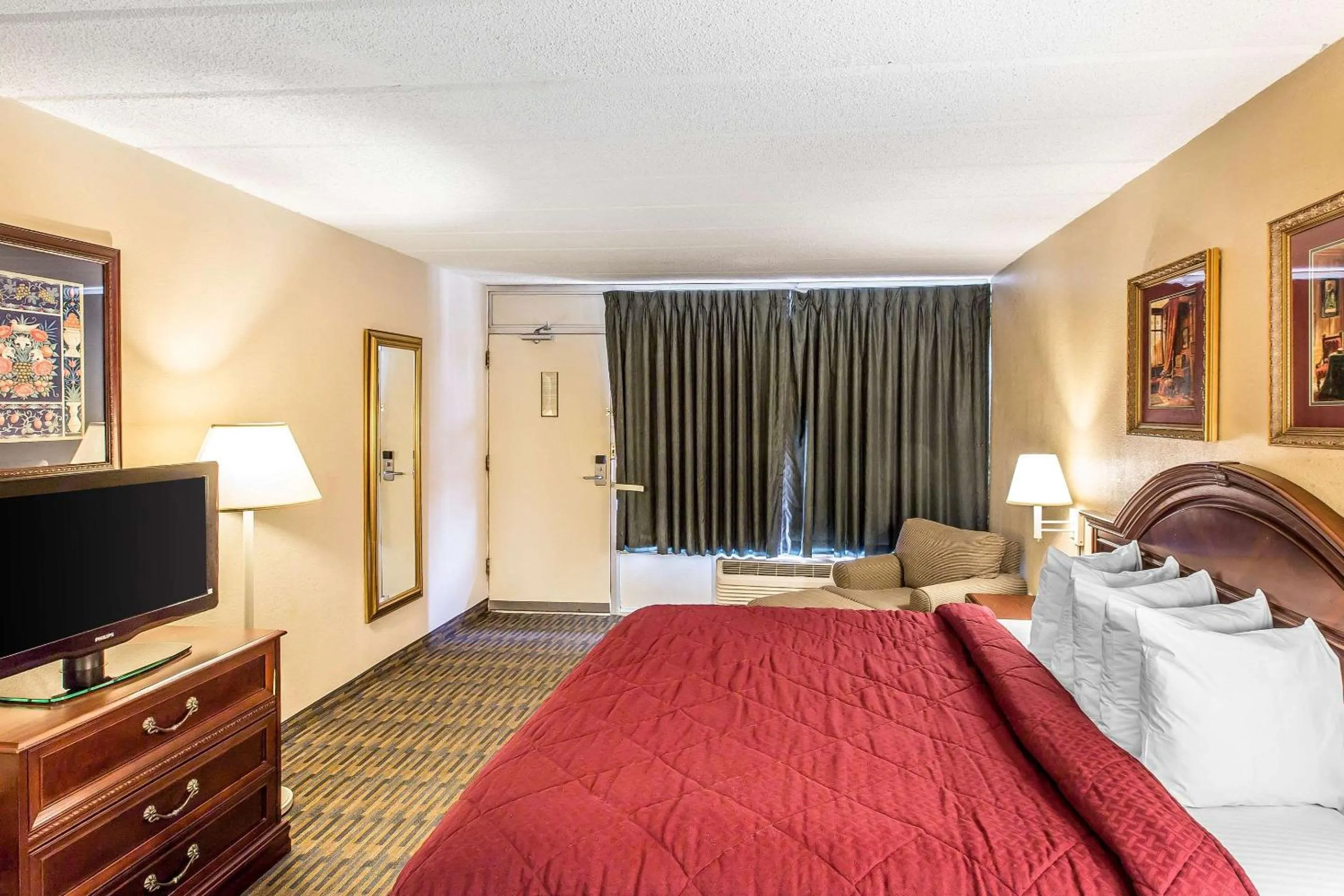 Photo of the whole room, Bed in Quality Inn & Suites Easley - Greenville