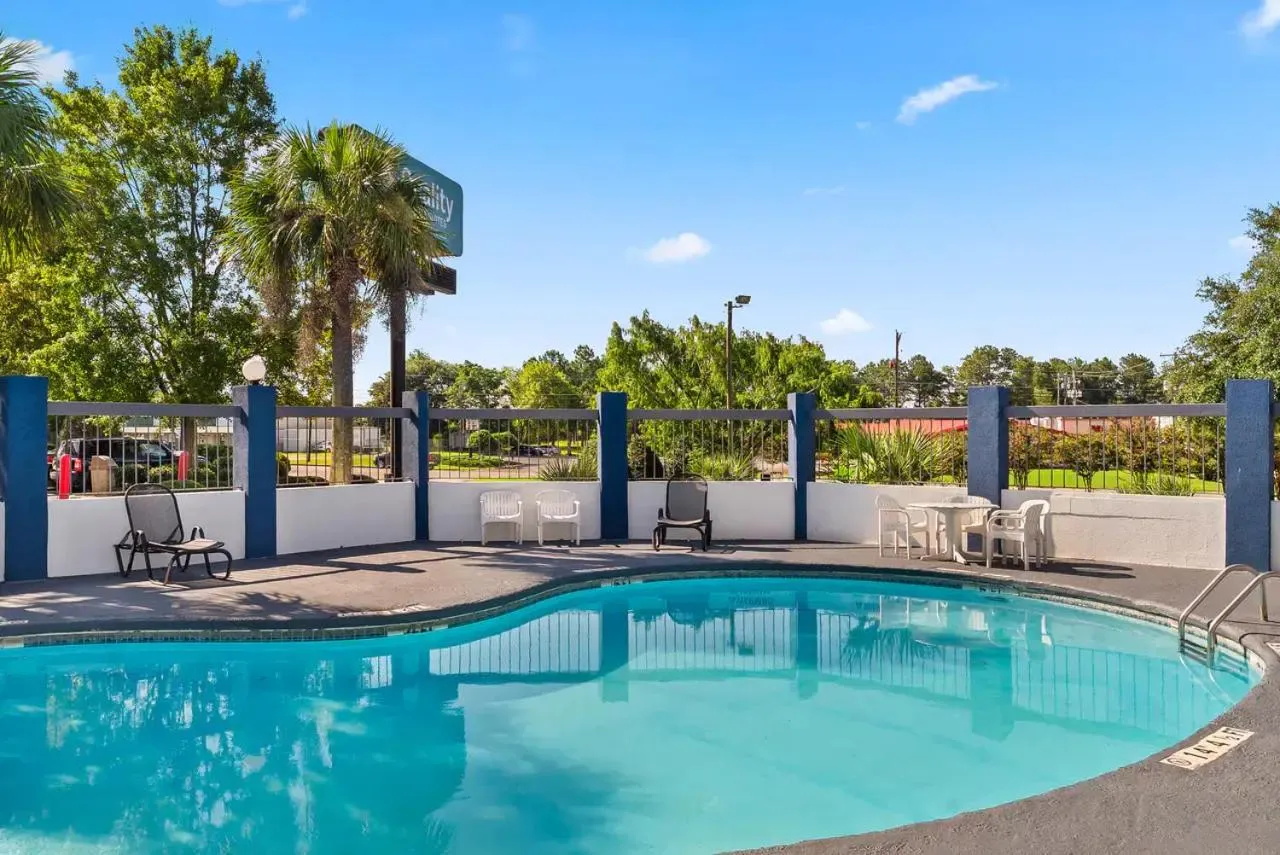 Swimming pool in Quality Inn & Suites Aiken East