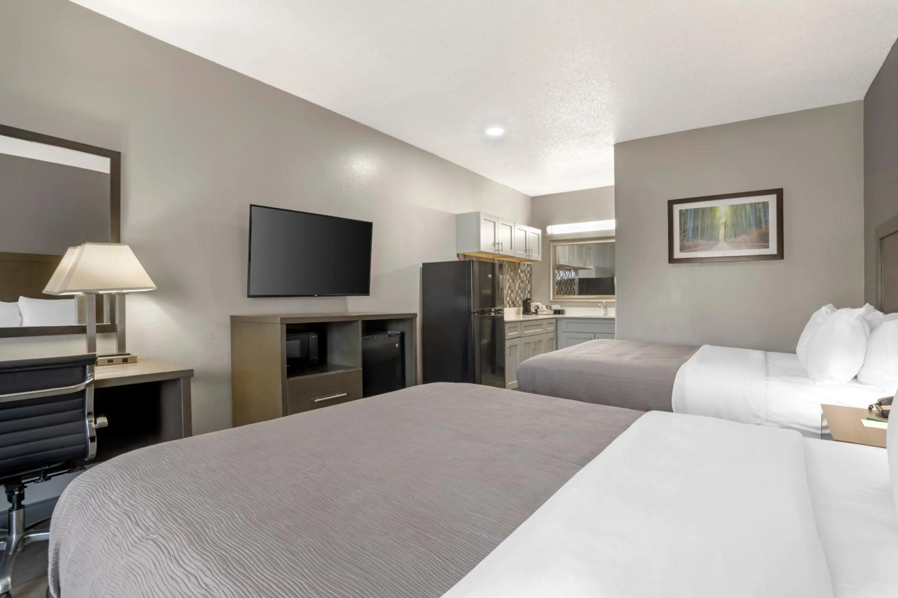 Bed in Quality Inn Simpsonville-Greenville