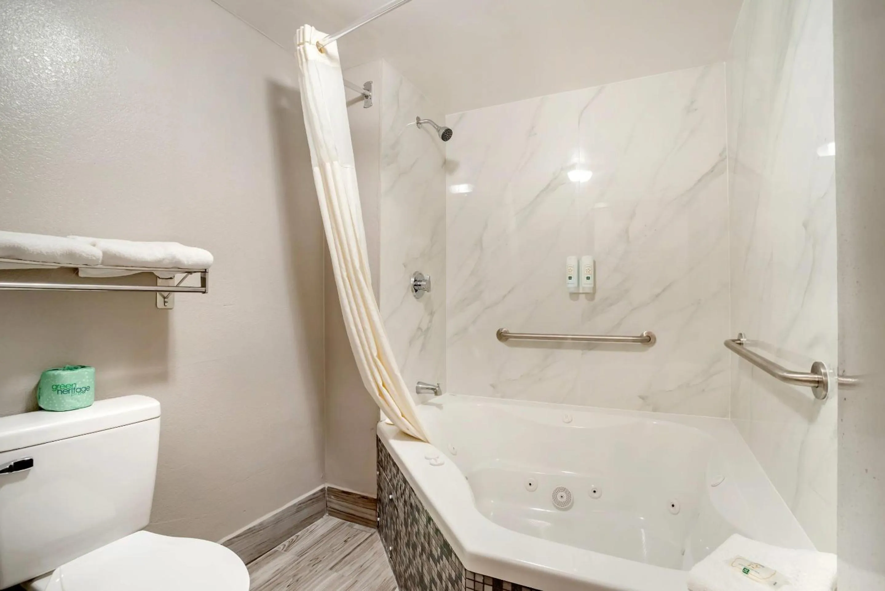 Bedroom in Quality Inn Simpsonville-Greenville