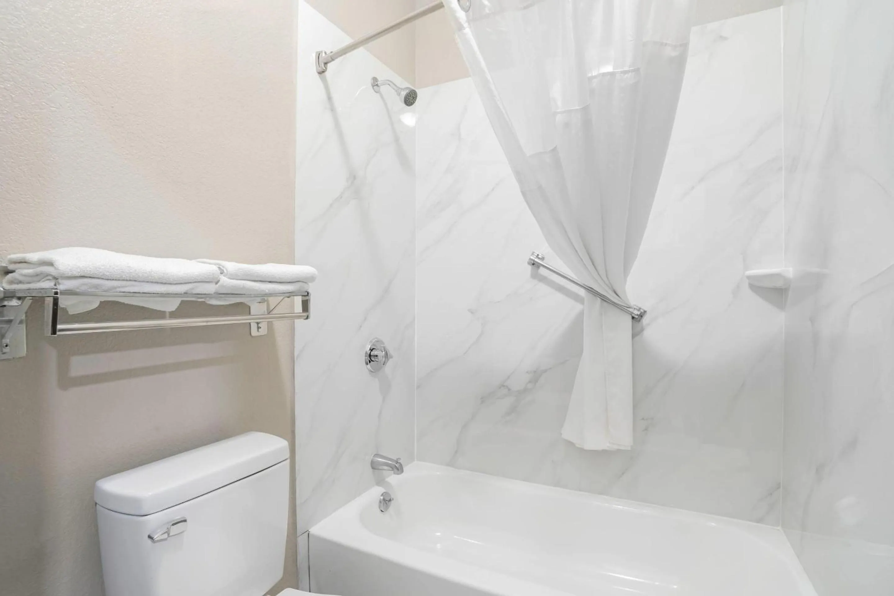 Bedroom in Quality Inn Simpsonville-Greenville