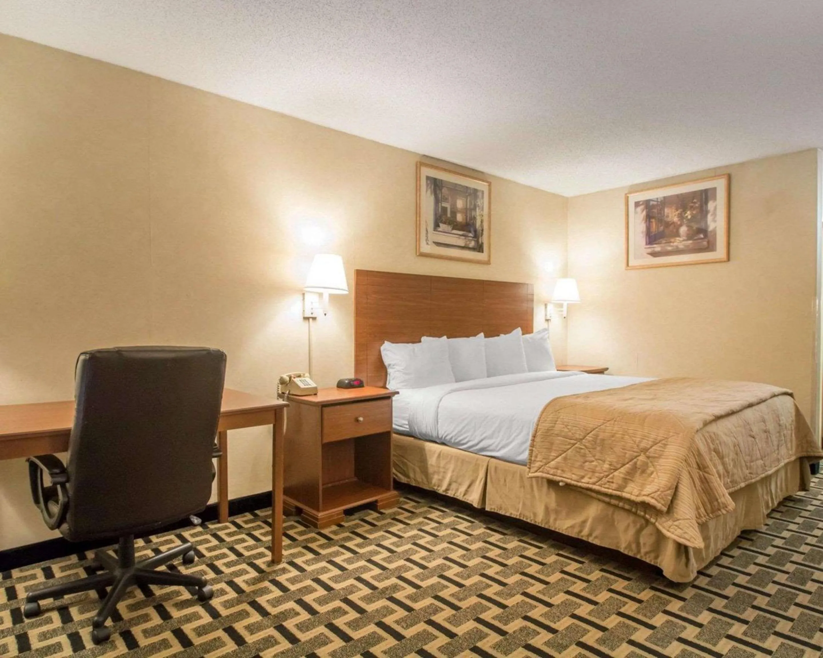 Bedroom, Bed in Quality Inn & Suites Ridgeland