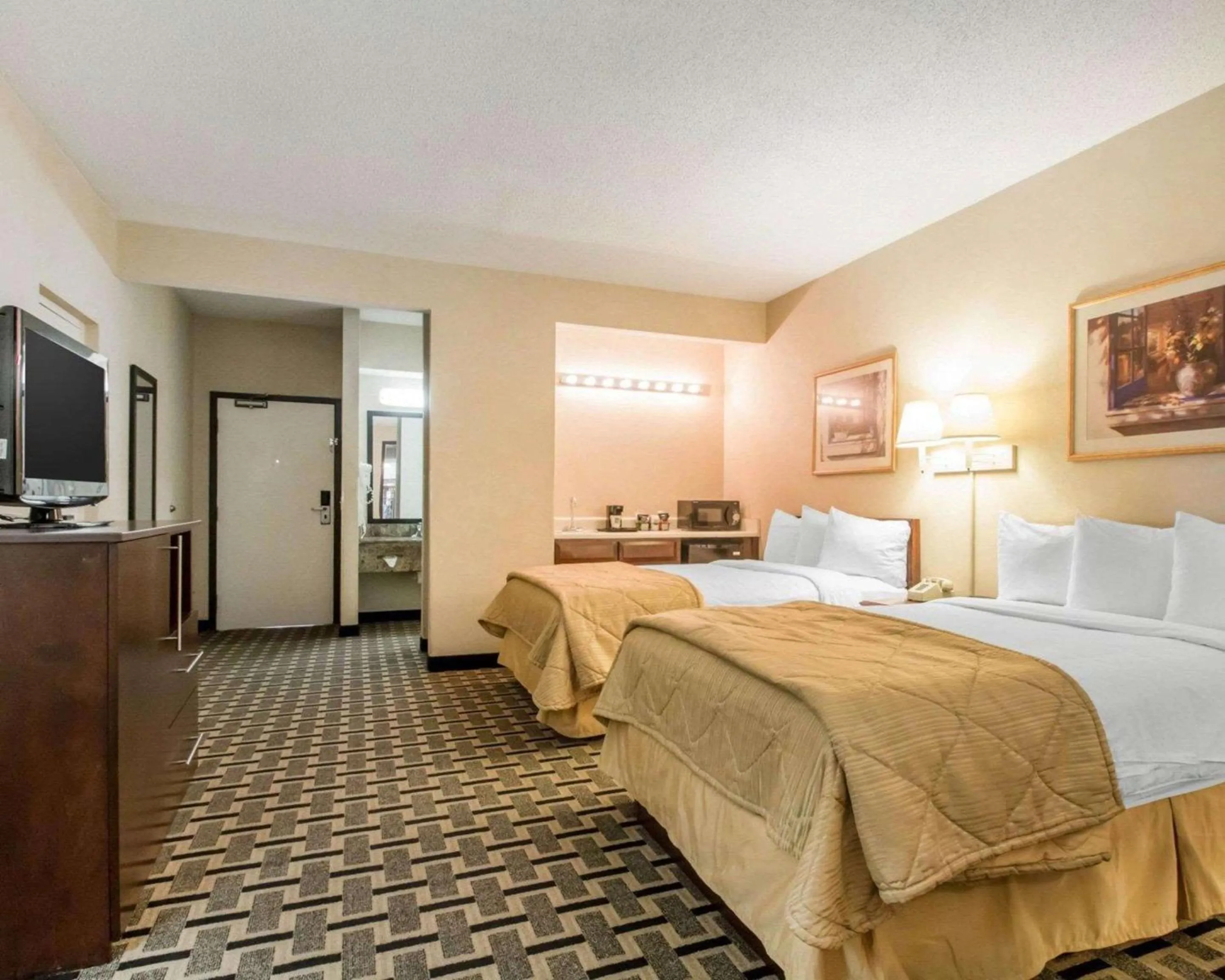 Bedroom, Bed in Quality Inn & Suites Ridgeland