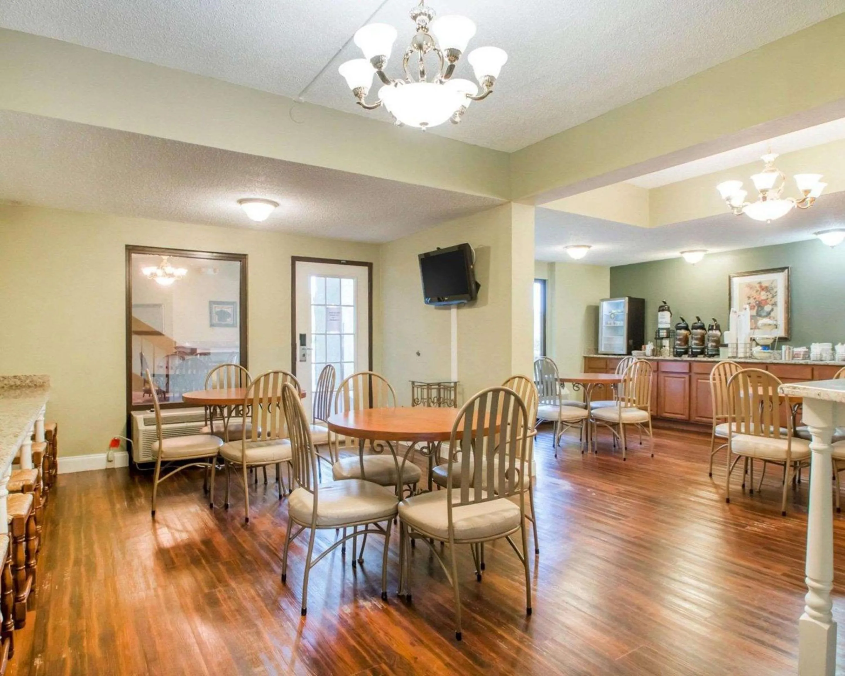 Breakfast in Quality Inn & Suites Ridgeland