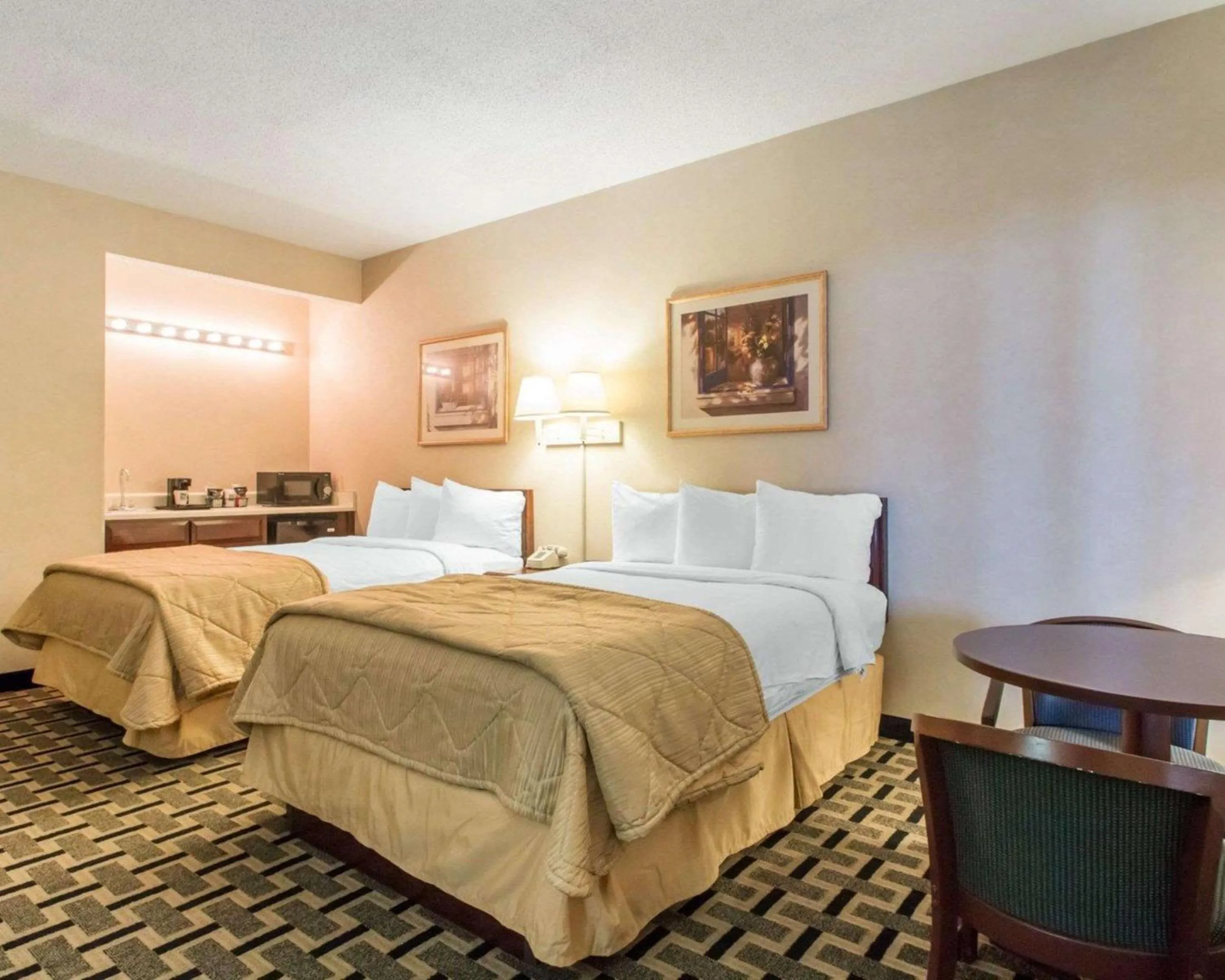 Bedroom, Bed in Quality Inn & Suites Ridgeland