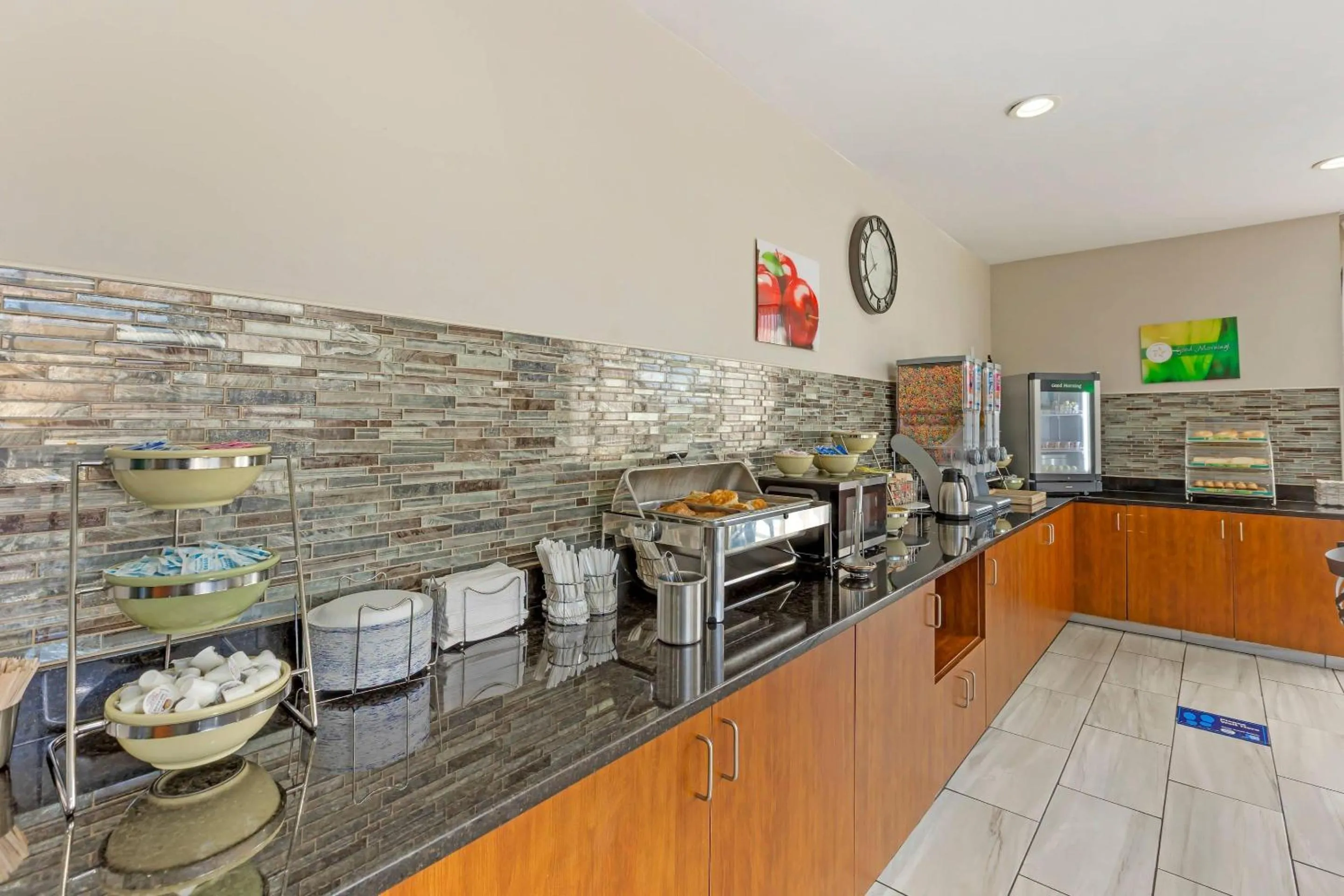 Breakfast in Quality Inn & Suites Orangeburg