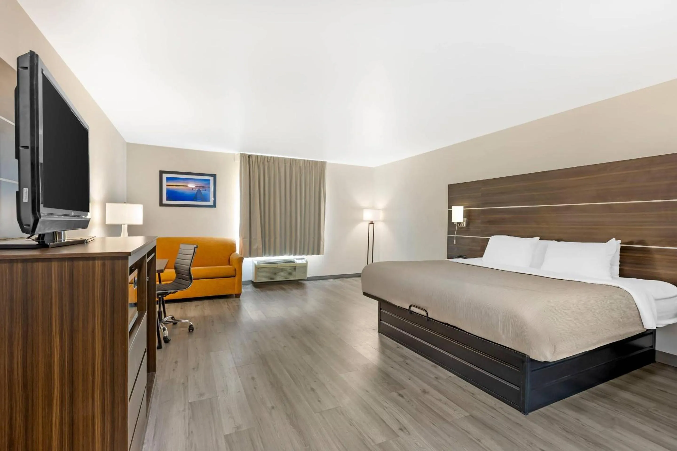 Bedroom, Bed in Quality Inn & Suites Orangeburg