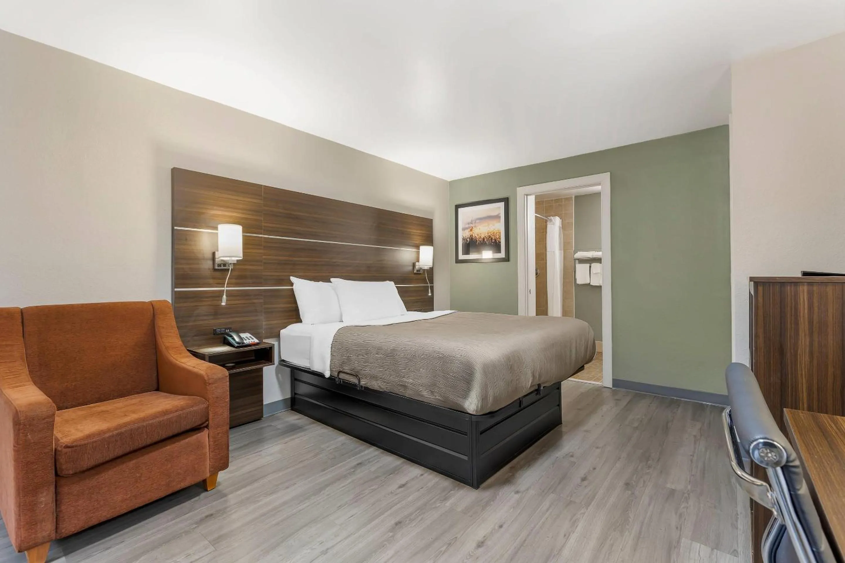 Bedroom, Bed in Quality Inn & Suites Orangeburg