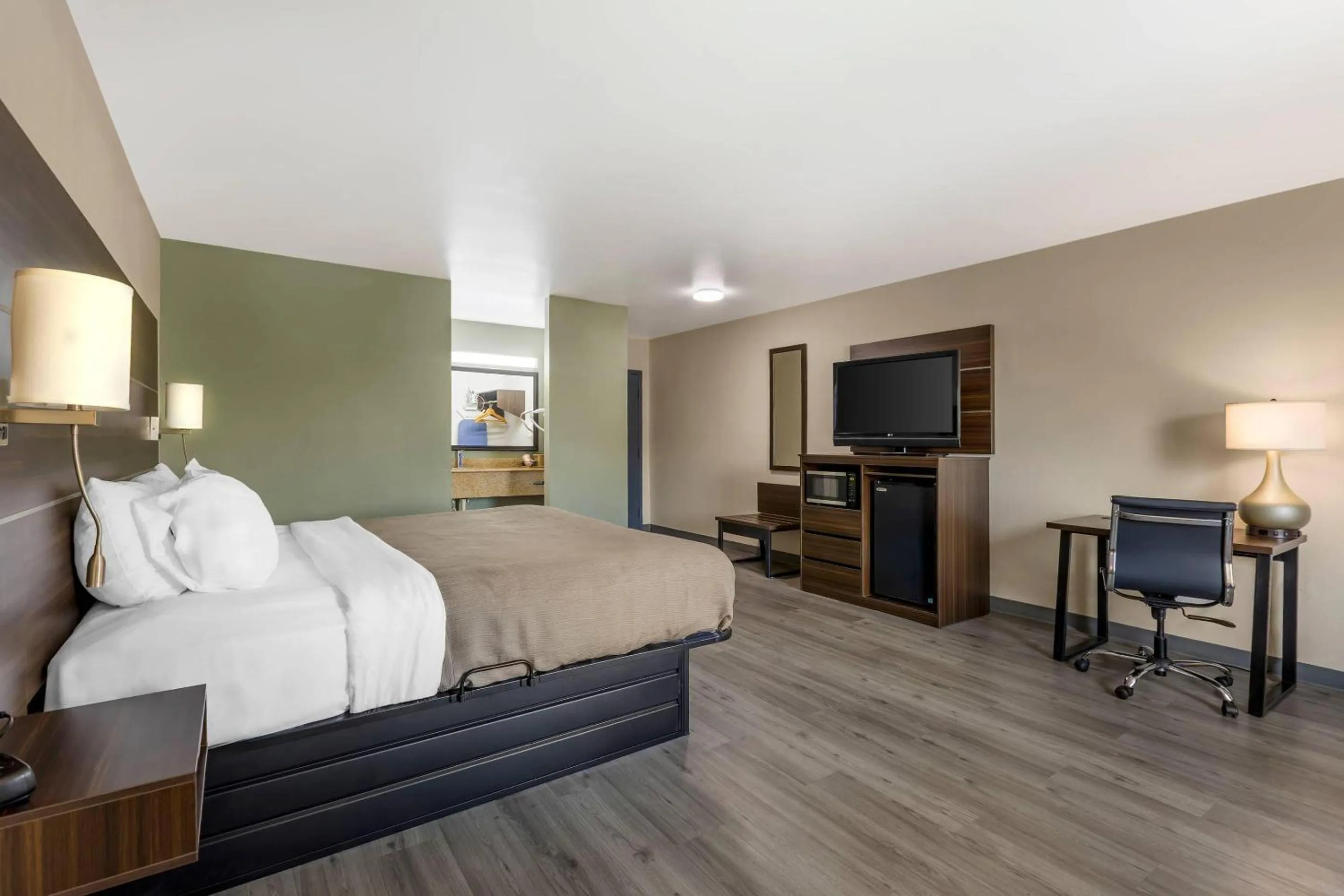 Bedroom, Bed in Quality Inn & Suites Orangeburg