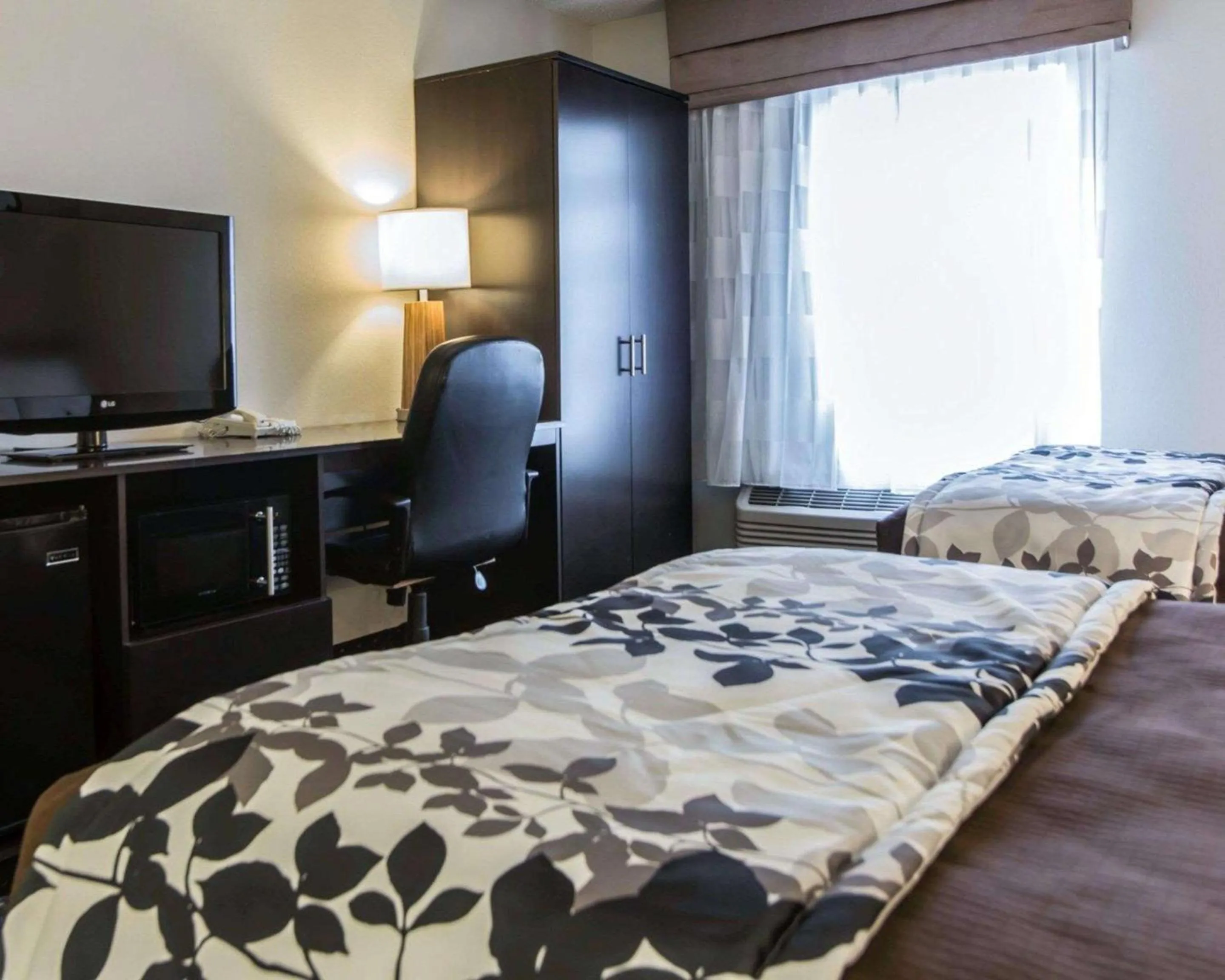 Bedroom, Bed in Sleep Inn Florence North