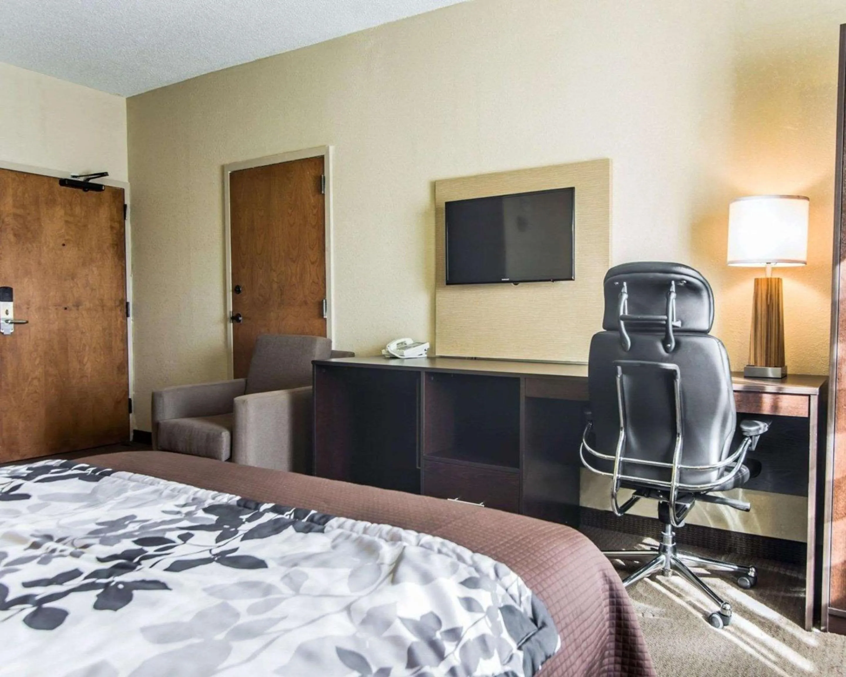 Photo of the whole room, Bed in Sleep Inn Walterboro I-95